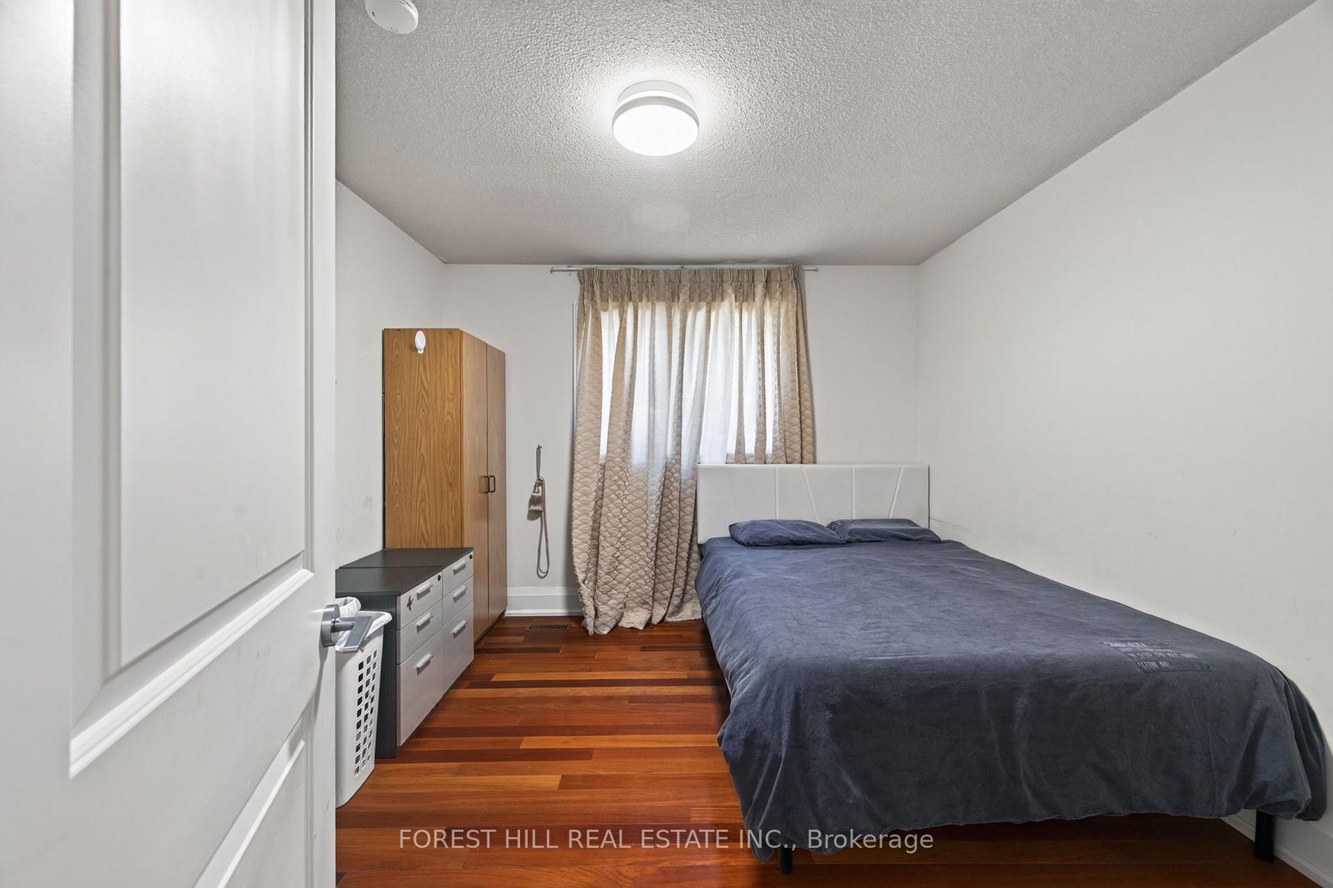 Photo 18 of 38 Crystal Drive, Richmond Hill, Mill Pond — HOMEH