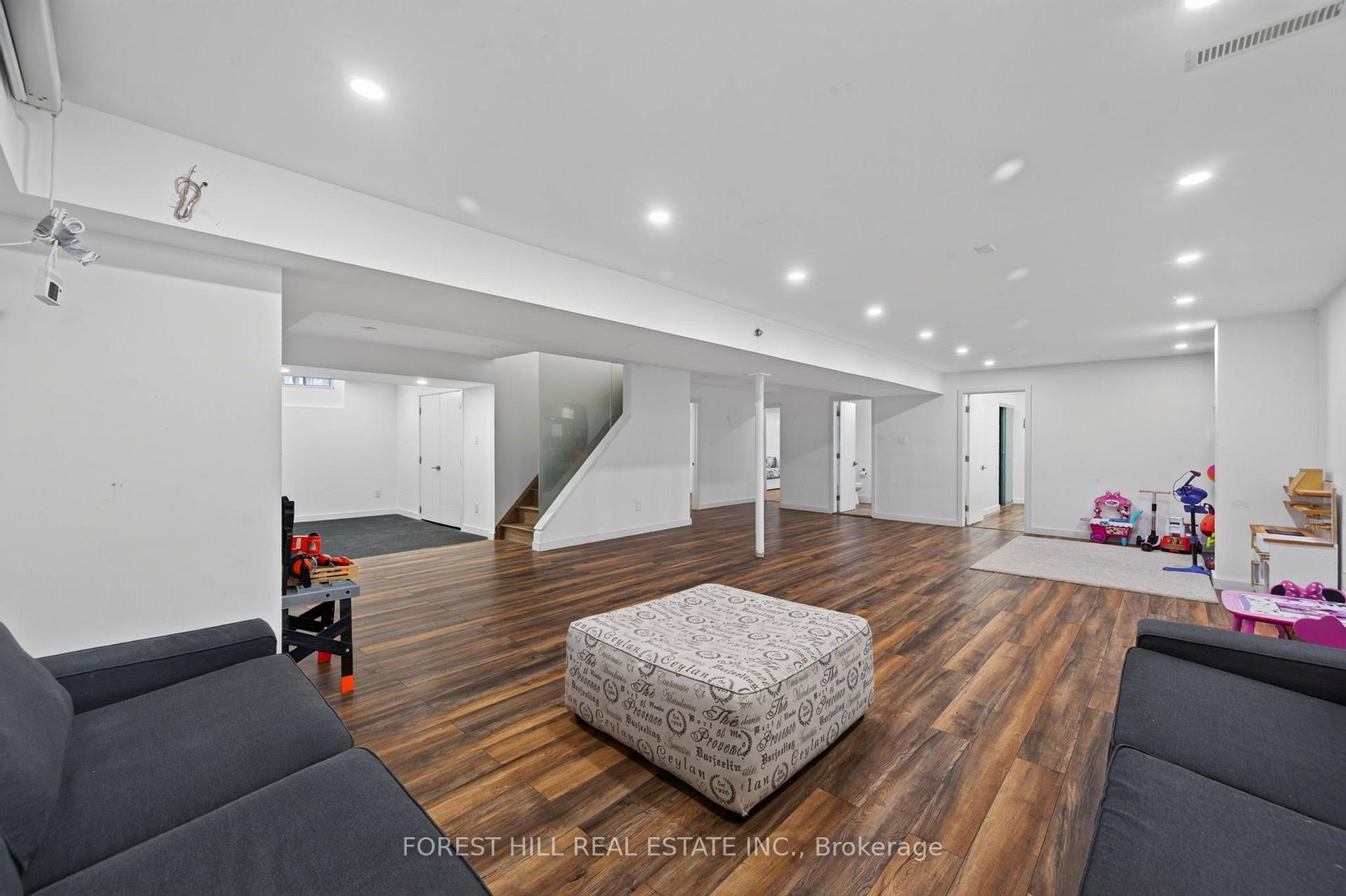 Photo 26 of 38 Crystal Drive, Richmond Hill, Mill Pond — HOMEH
