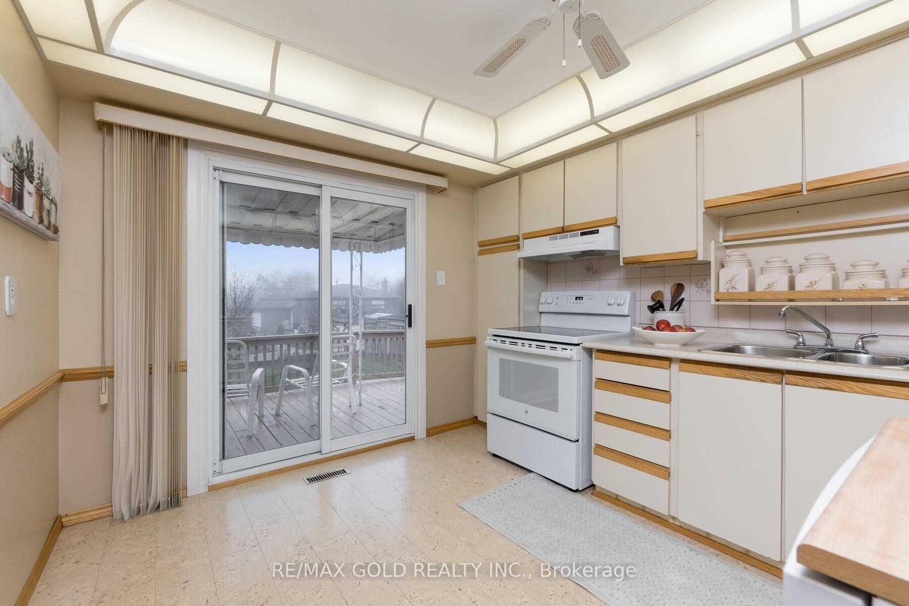 Photo 9 of 32 Glenforest Road, Brampton, Northgate — HOMEH