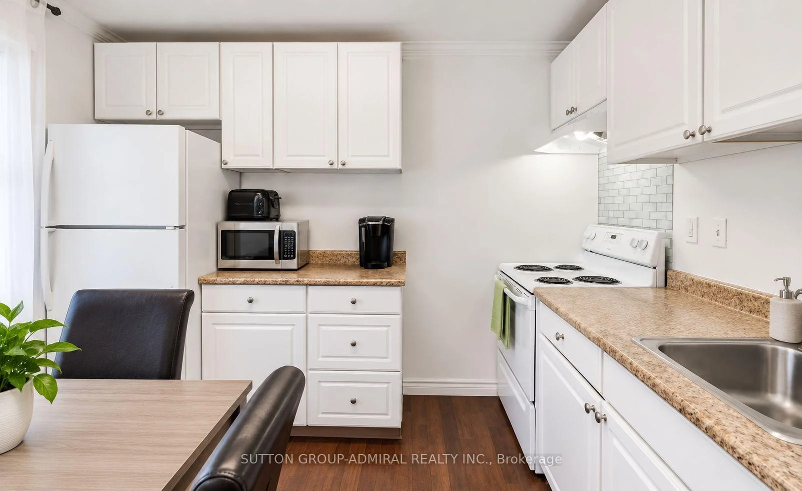Photo 3 of Unit Upper, 2538 Weston Road, North York, Humberlea-Pelmo Park — HOMEH