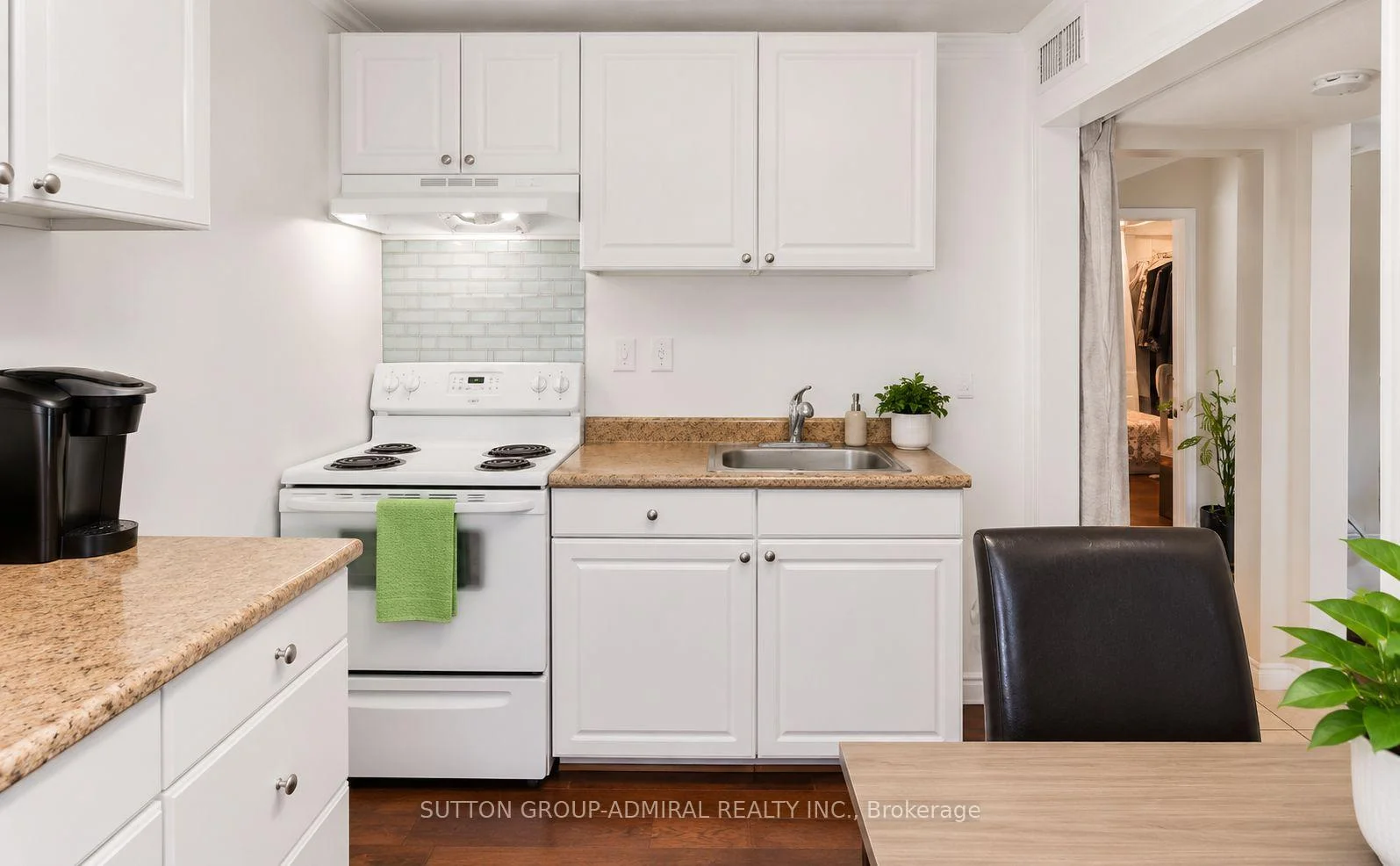 Photo 10 of Unit Upper, 2538 Weston Road, North York, Humberlea-Pelmo Park — HOMEH
