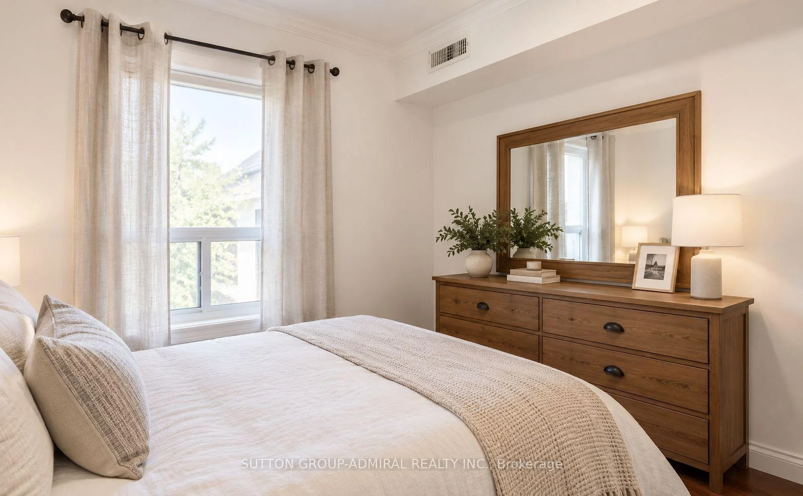 Photo 16 of Unit Upper, 2538 Weston Road, North York, Humberlea-Pelmo Park — HOMEH