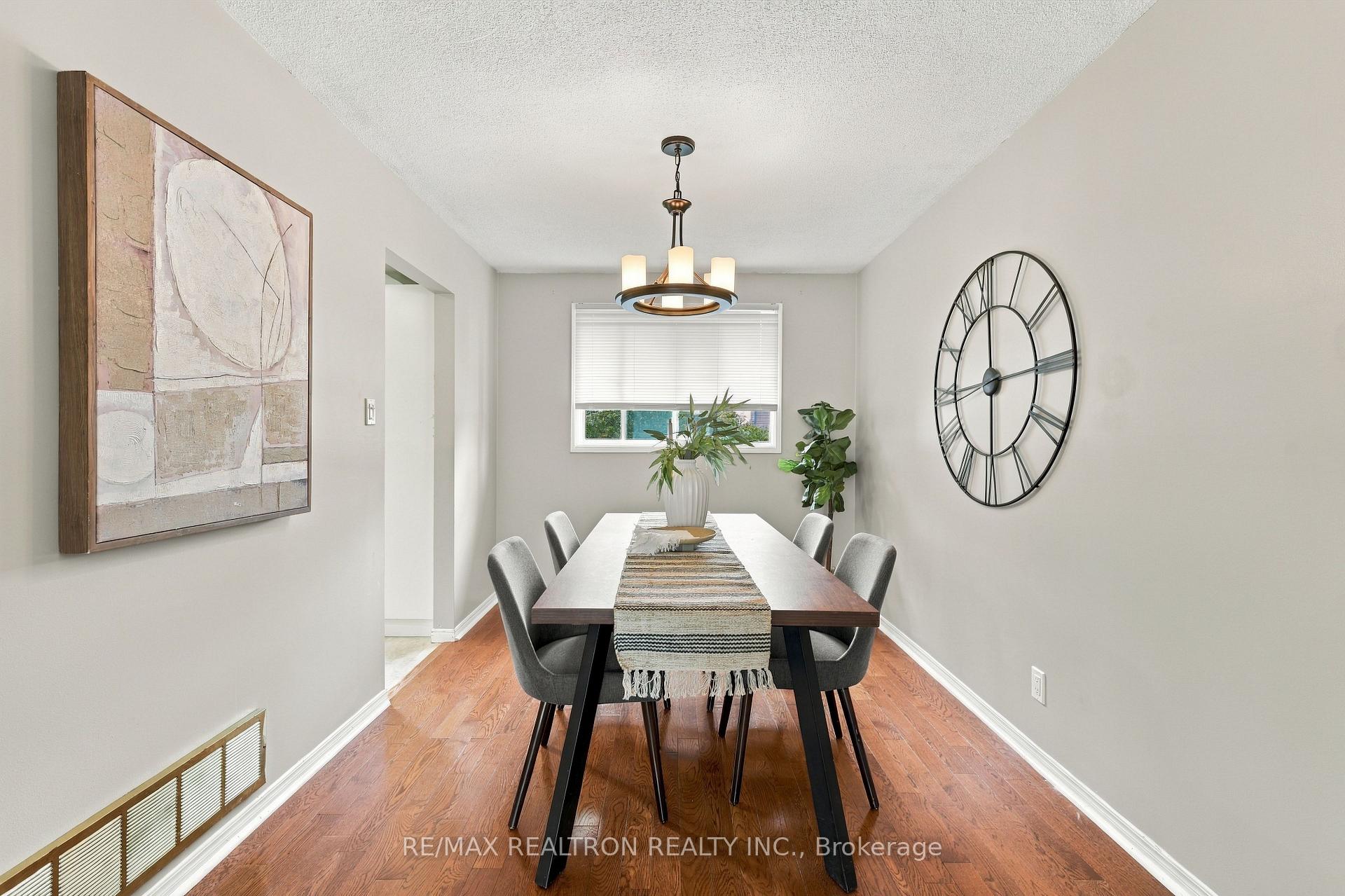 Photo 6 of 18 Castille Crescent, Georgina, Keswick South — HOMEH