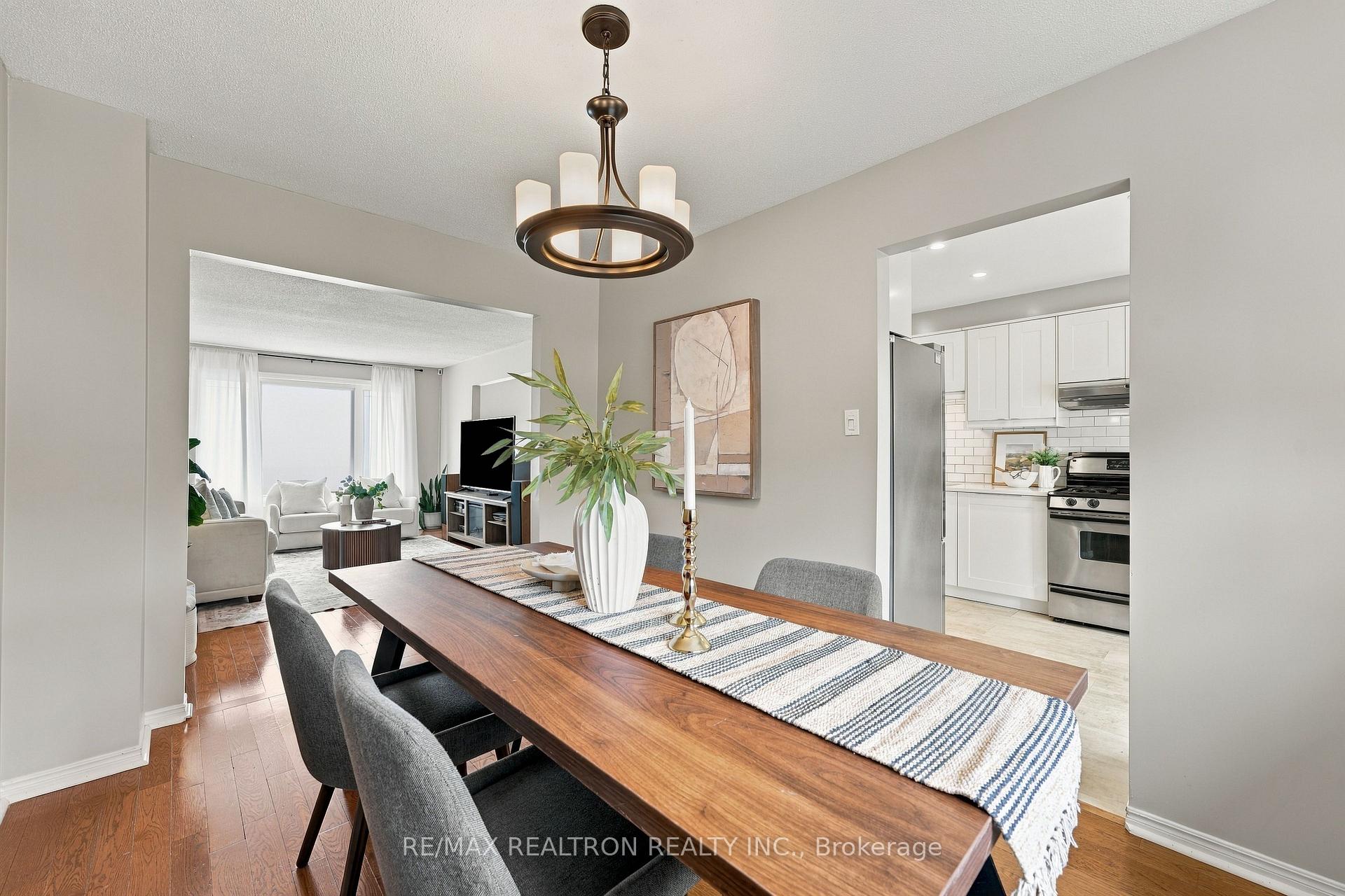 Photo 7 of 18 Castille Crescent, Georgina, Keswick South — HOMEH