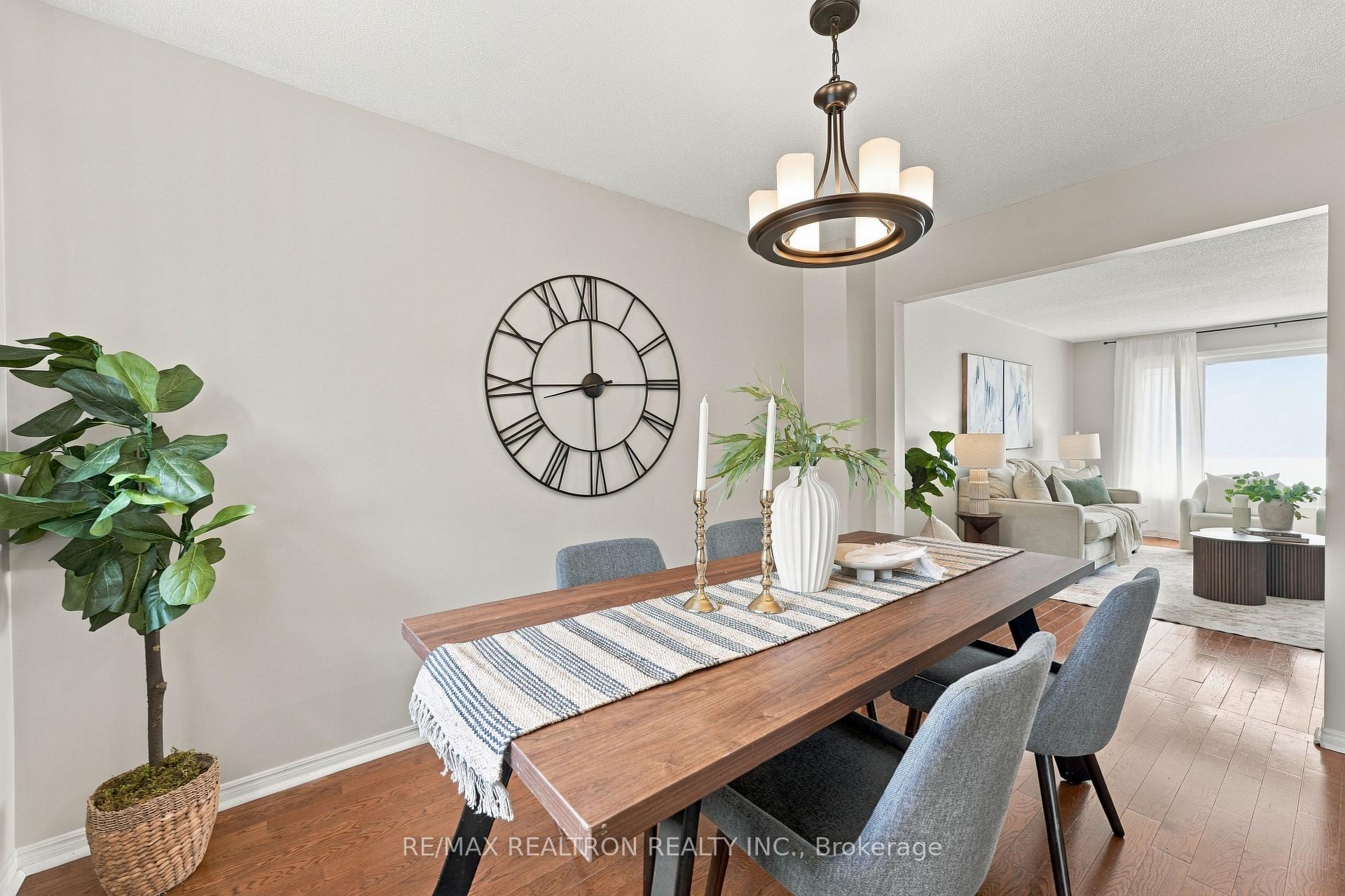 Photo 8 of 18 Castille Crescent, Georgina, Keswick South — HOMEH