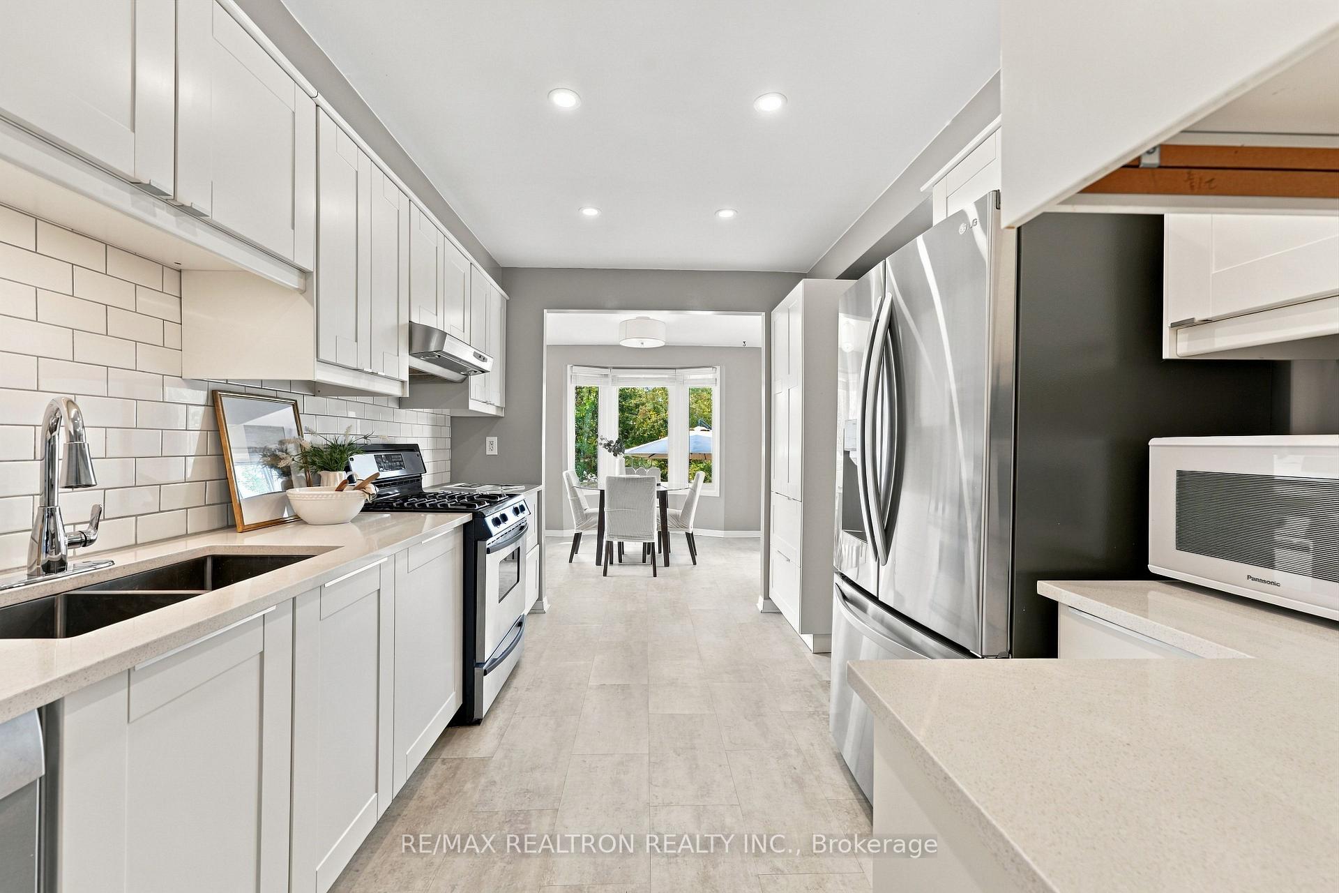 Photo 9 of 18 Castille Crescent, Georgina, Keswick South — HOMEH