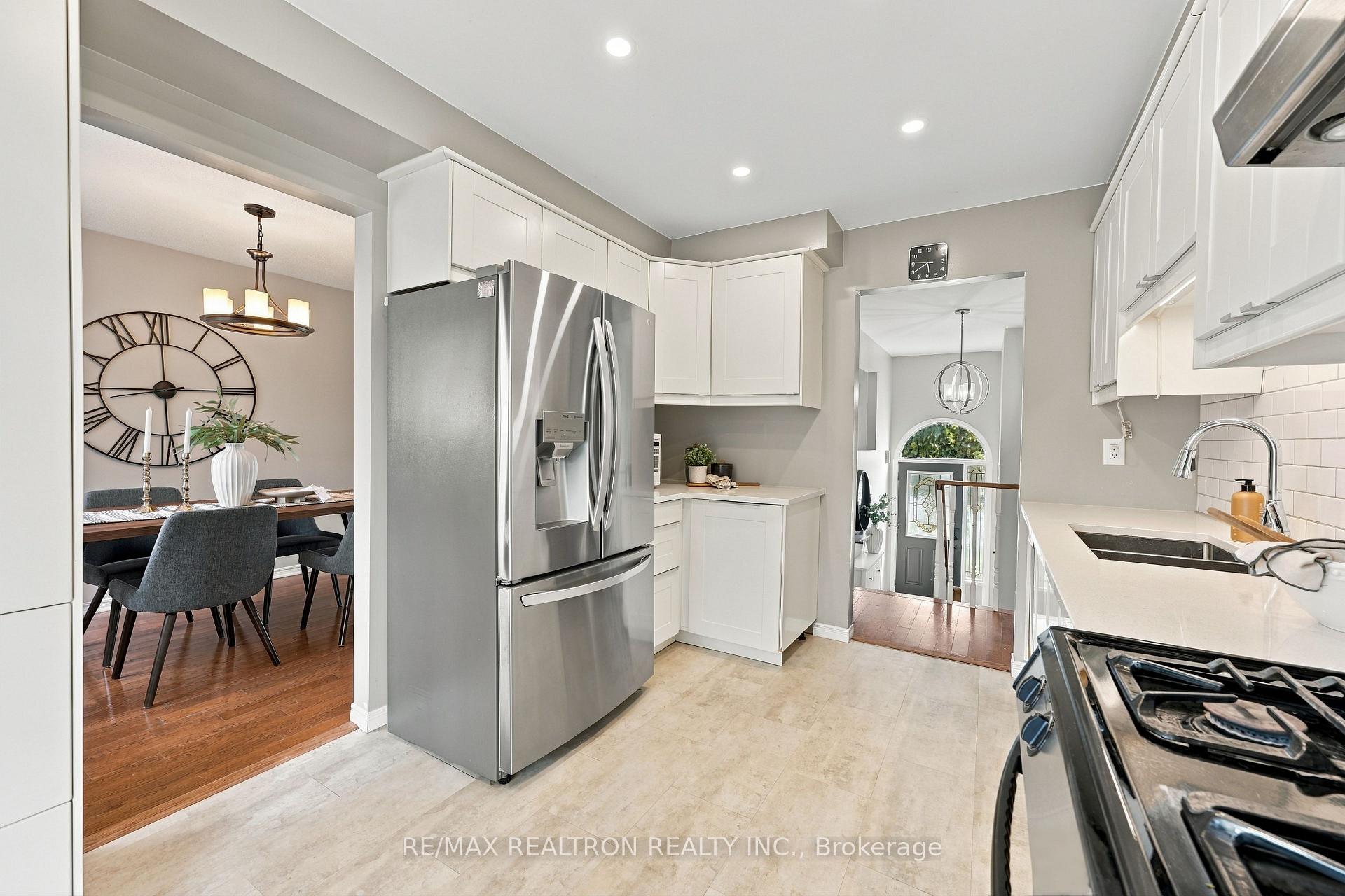 Photo 10 of 18 Castille Crescent, Georgina, Keswick South — HOMEH