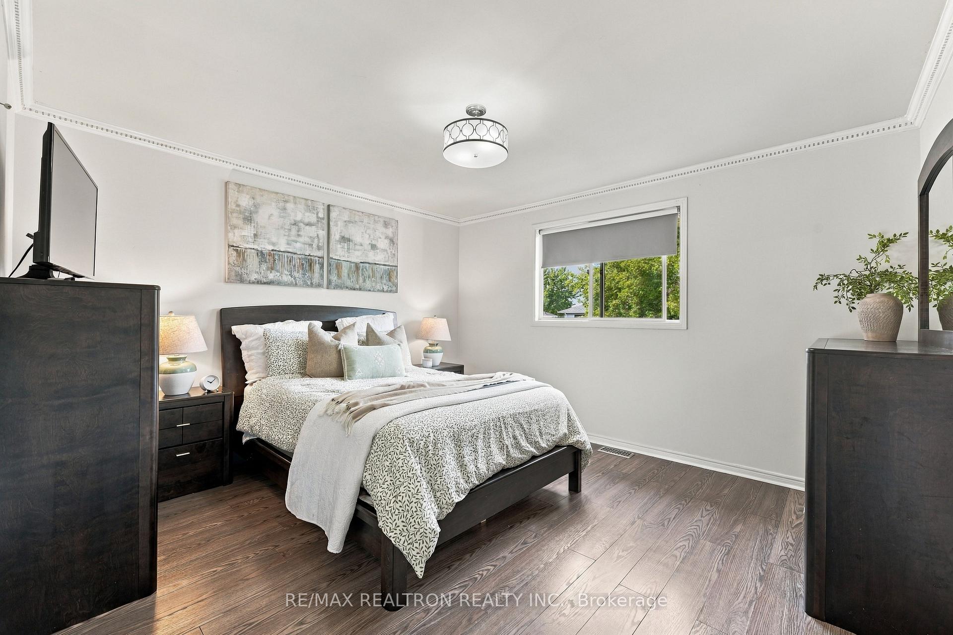 Photo 14 of 18 Castille Crescent, Georgina, Keswick South — HOMEH