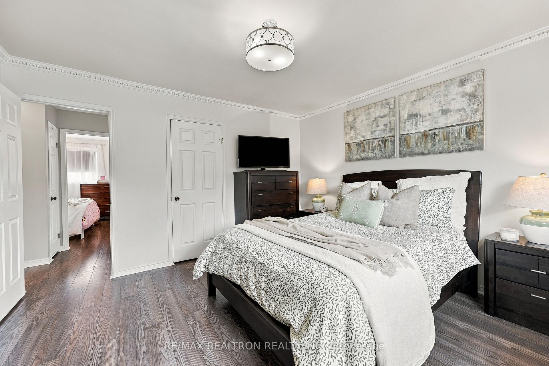 Photo 15 of 18 Castille Crescent, Georgina, Keswick South — HOMEH