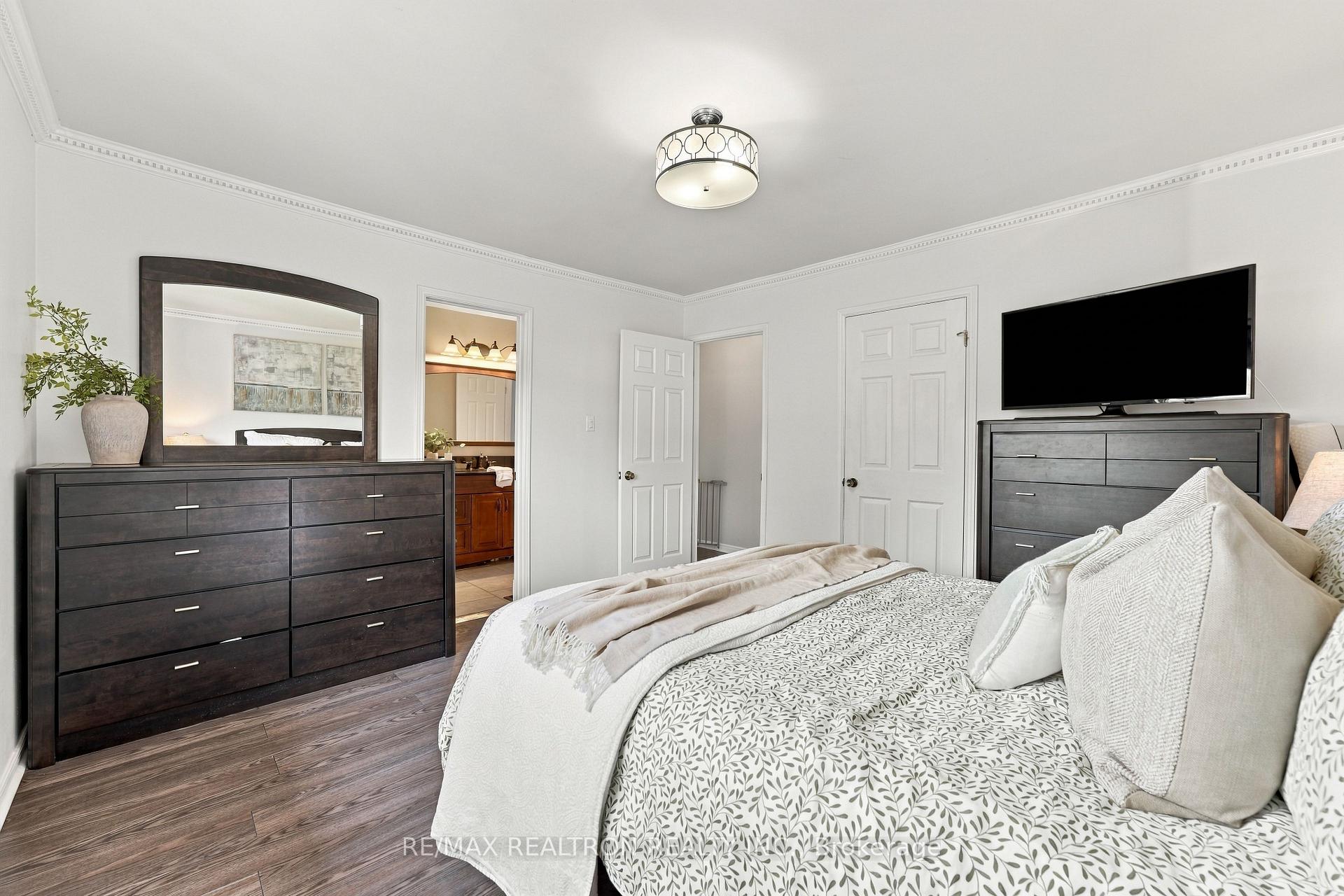 Photo 16 of 18 Castille Crescent, Georgina, Keswick South — HOMEH