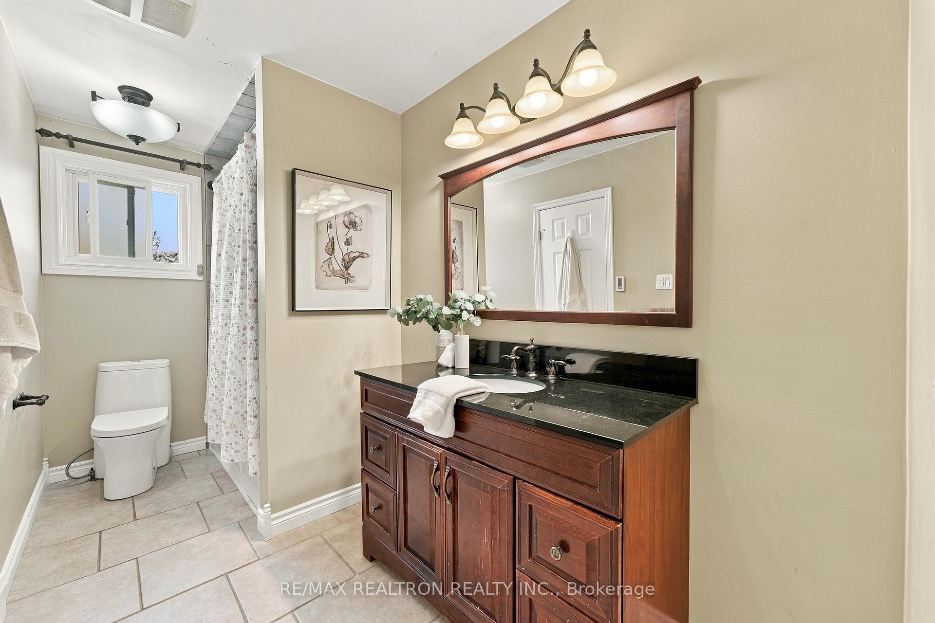 Photo 17 of 18 Castille Crescent, Georgina, Keswick South — HOMEH
