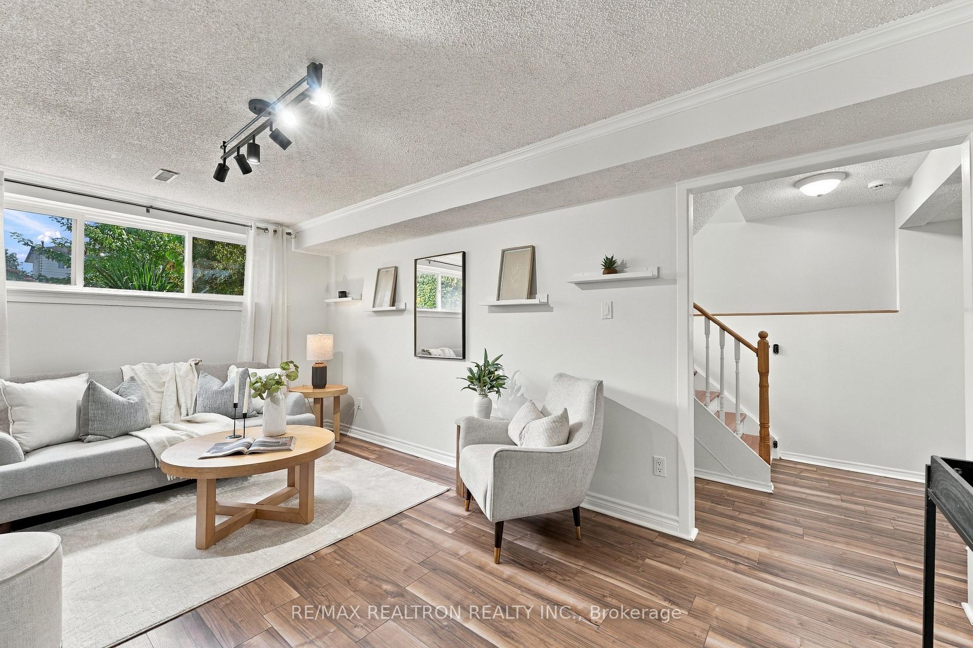 Photo 24 of 18 Castille Crescent, Georgina, Keswick South — HOMEH