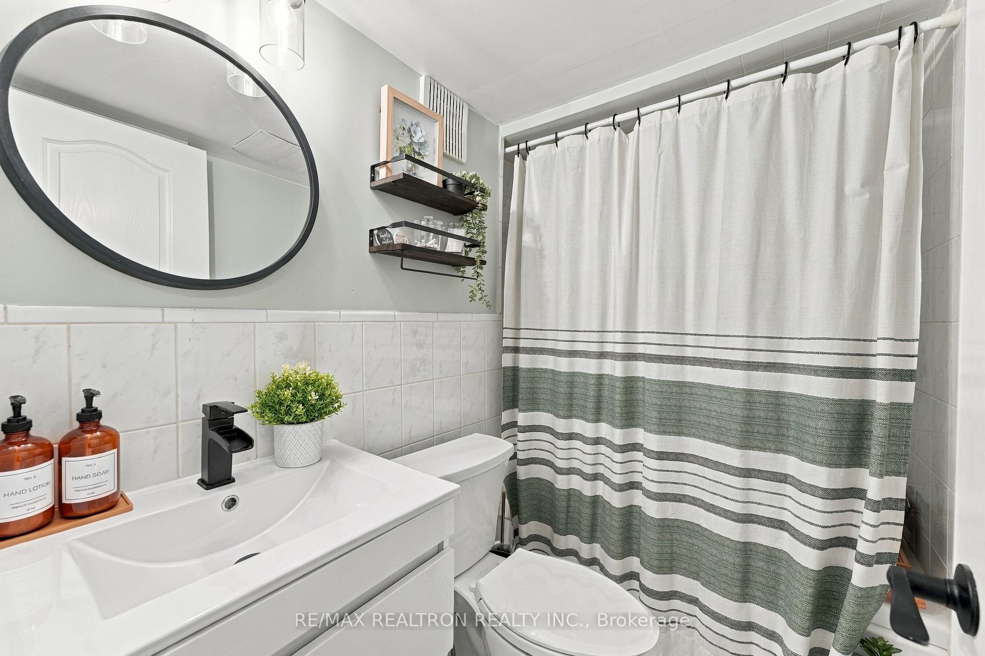 Photo 25 of 18 Castille Crescent, Georgina, Keswick South — HOMEH