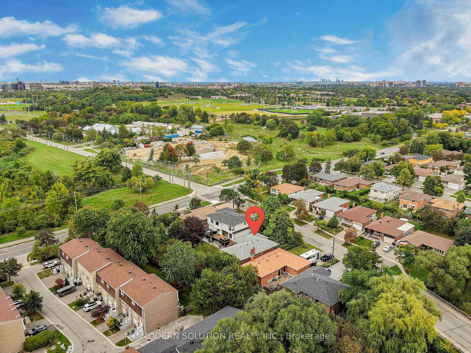 Photo 3 of 114 Elmcrest Road, Etobicoke, Eringate-Centennial-West Deane — HOMEH