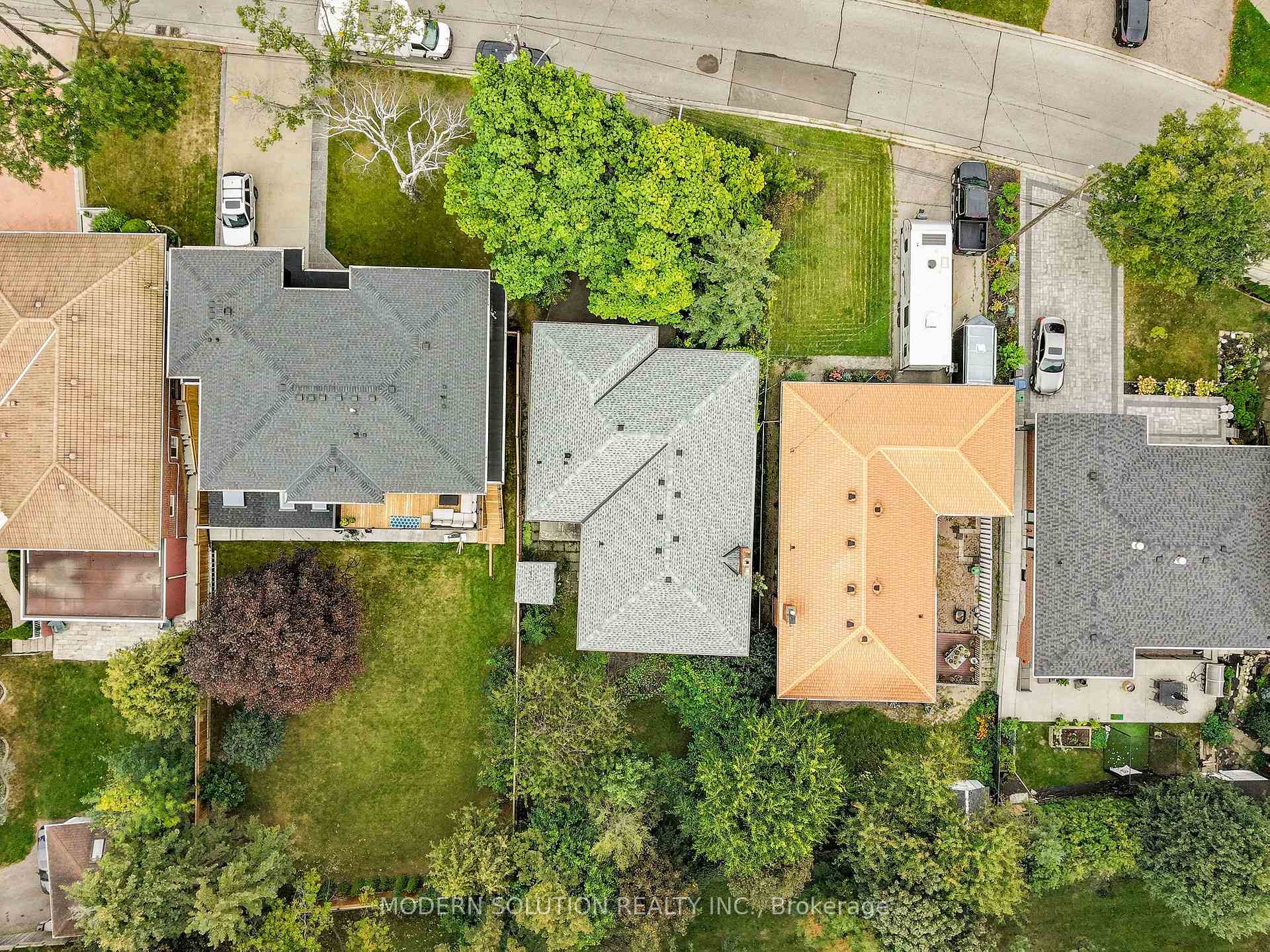 Photo 4 of 114 Elmcrest Road, Etobicoke, Eringate-Centennial-West Deane — HOMEH