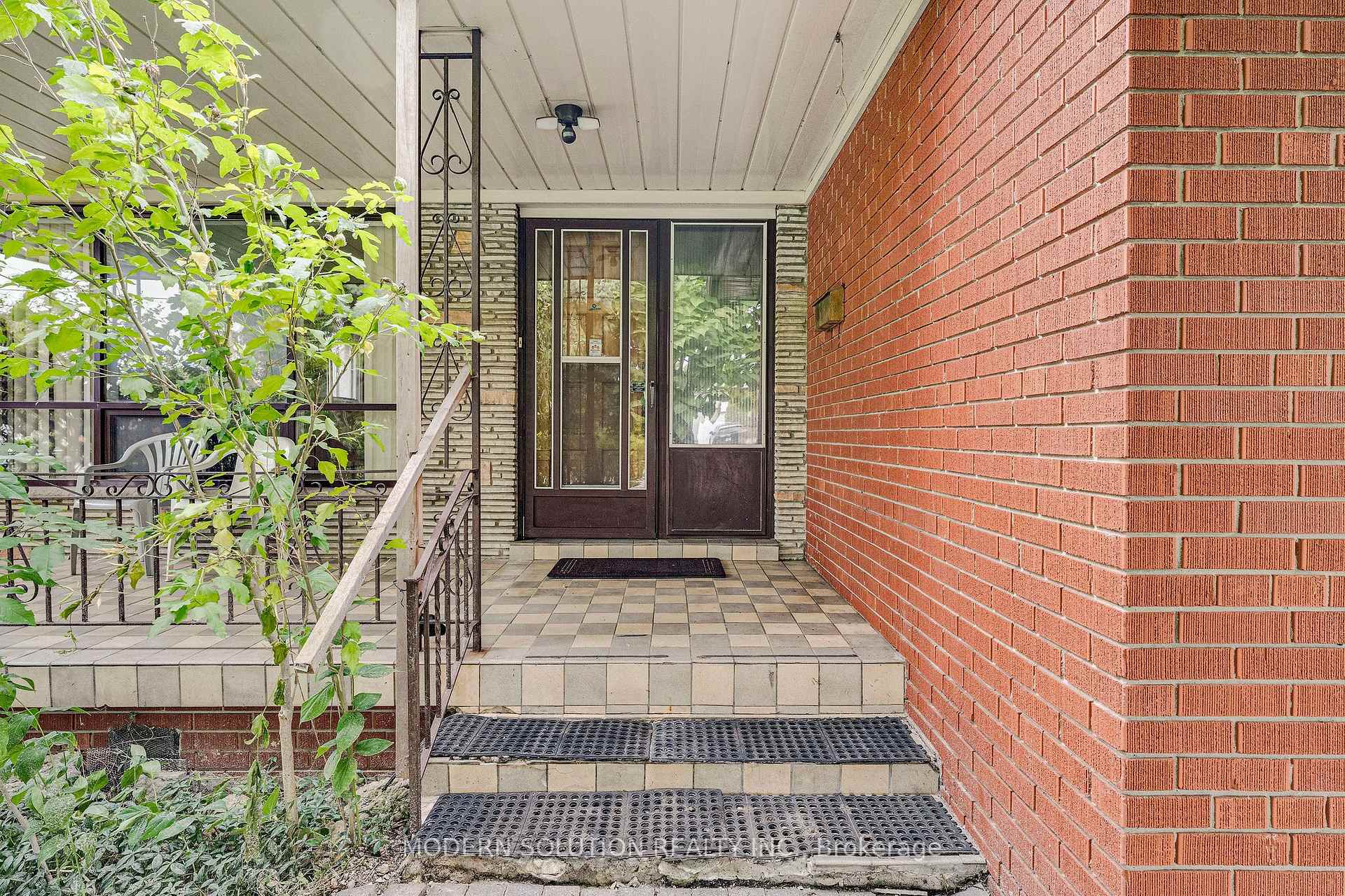 Photo 5 of 114 Elmcrest Road, Etobicoke, Eringate-Centennial-West Deane — HOMEH
