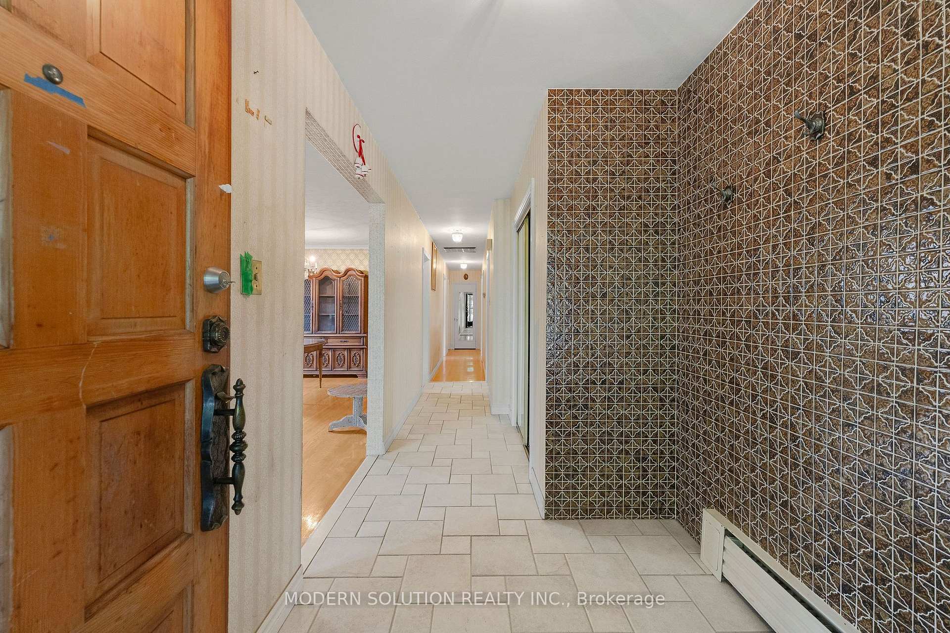 Photo 7 of 114 Elmcrest Road, Etobicoke, Eringate-Centennial-West Deane — HOMEH