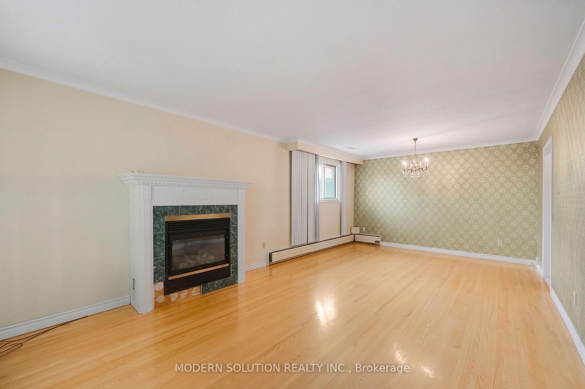 Photo 9 of 114 Elmcrest Road, Etobicoke, Eringate-Centennial-West Deane — HOMEH