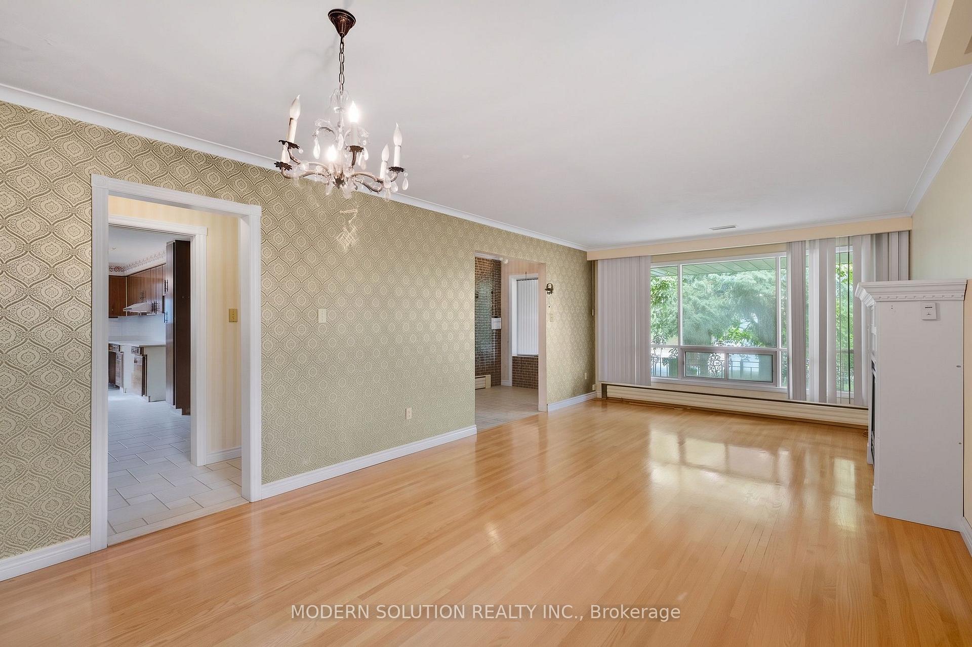 Photo 10 of 114 Elmcrest Road, Etobicoke, Eringate-Centennial-West Deane — HOMEH
