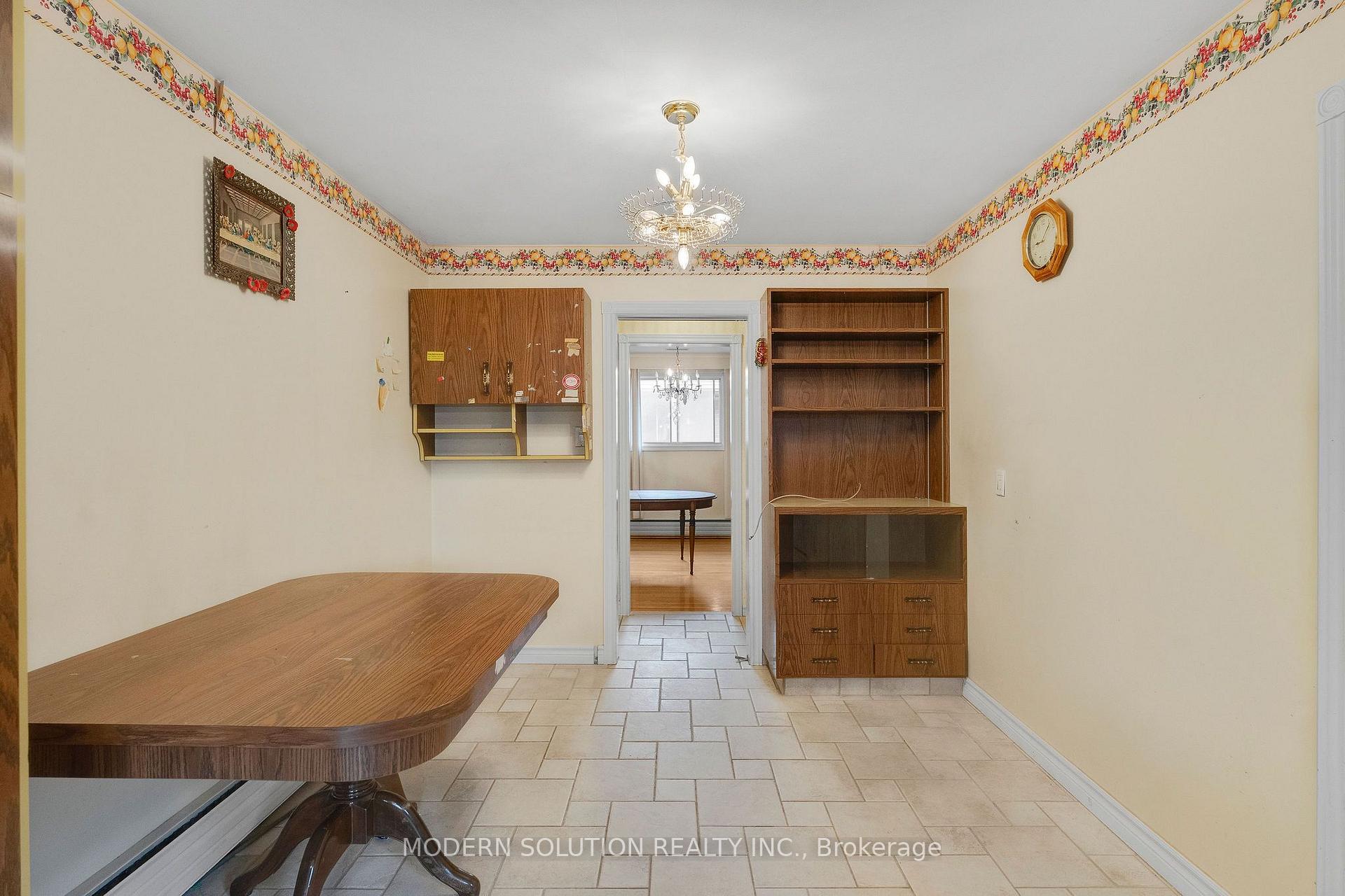 Photo 14 of 114 Elmcrest Road, Etobicoke, Eringate-Centennial-West Deane — HOMEH