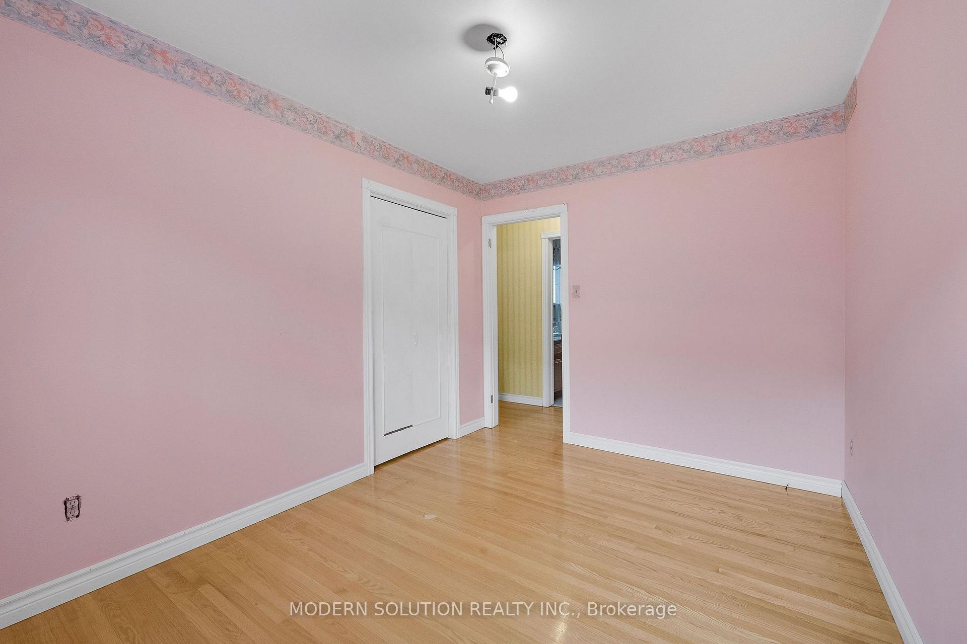 Photo 16 of 114 Elmcrest Road, Etobicoke, Eringate-Centennial-West Deane — HOMEH