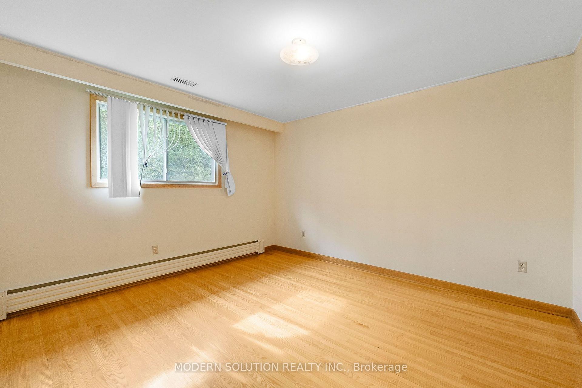 Photo 19 of 114 Elmcrest Road, Etobicoke, Eringate-Centennial-West Deane — HOMEH