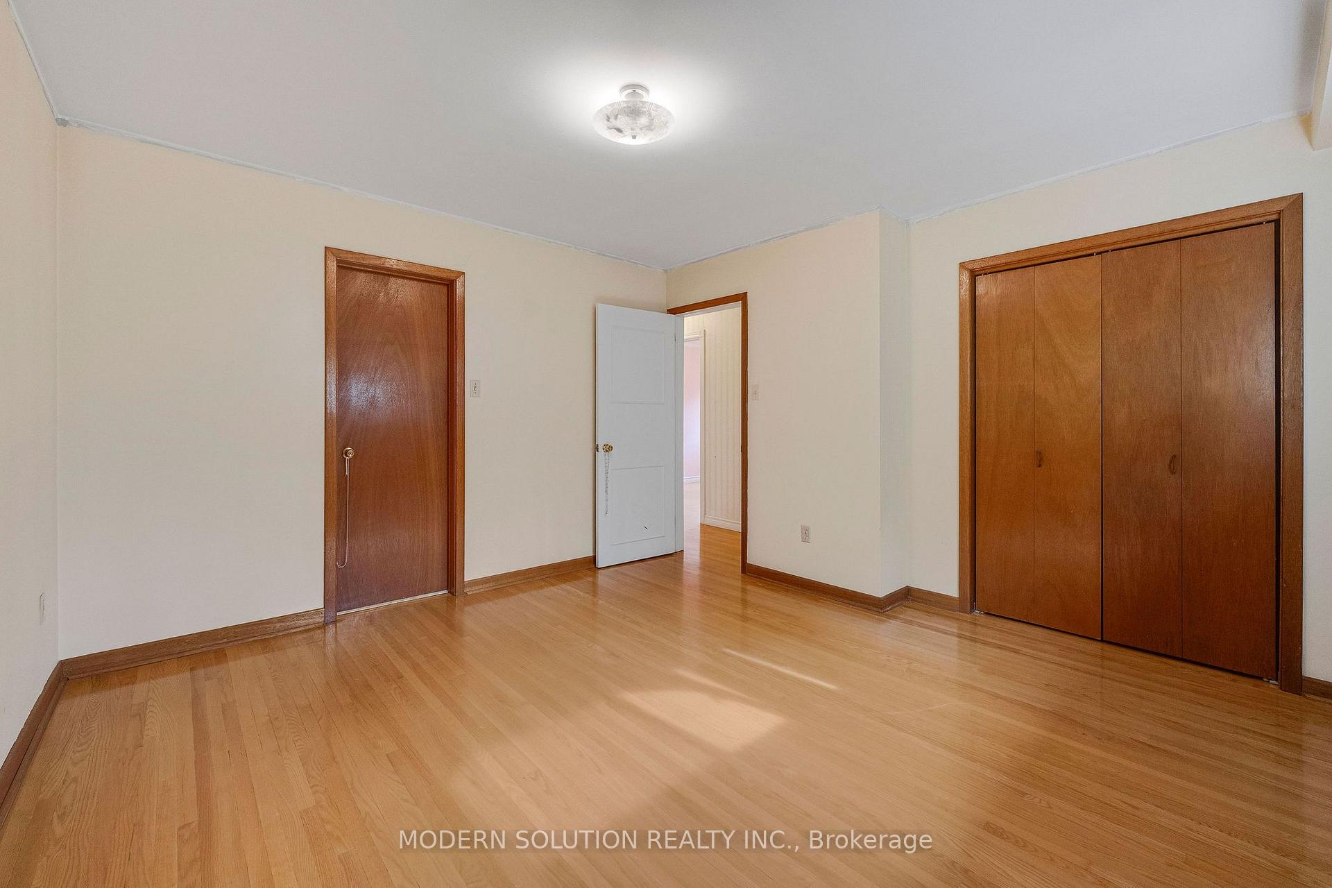 Photo 20 of 114 Elmcrest Road, Etobicoke, Eringate-Centennial-West Deane — HOMEH