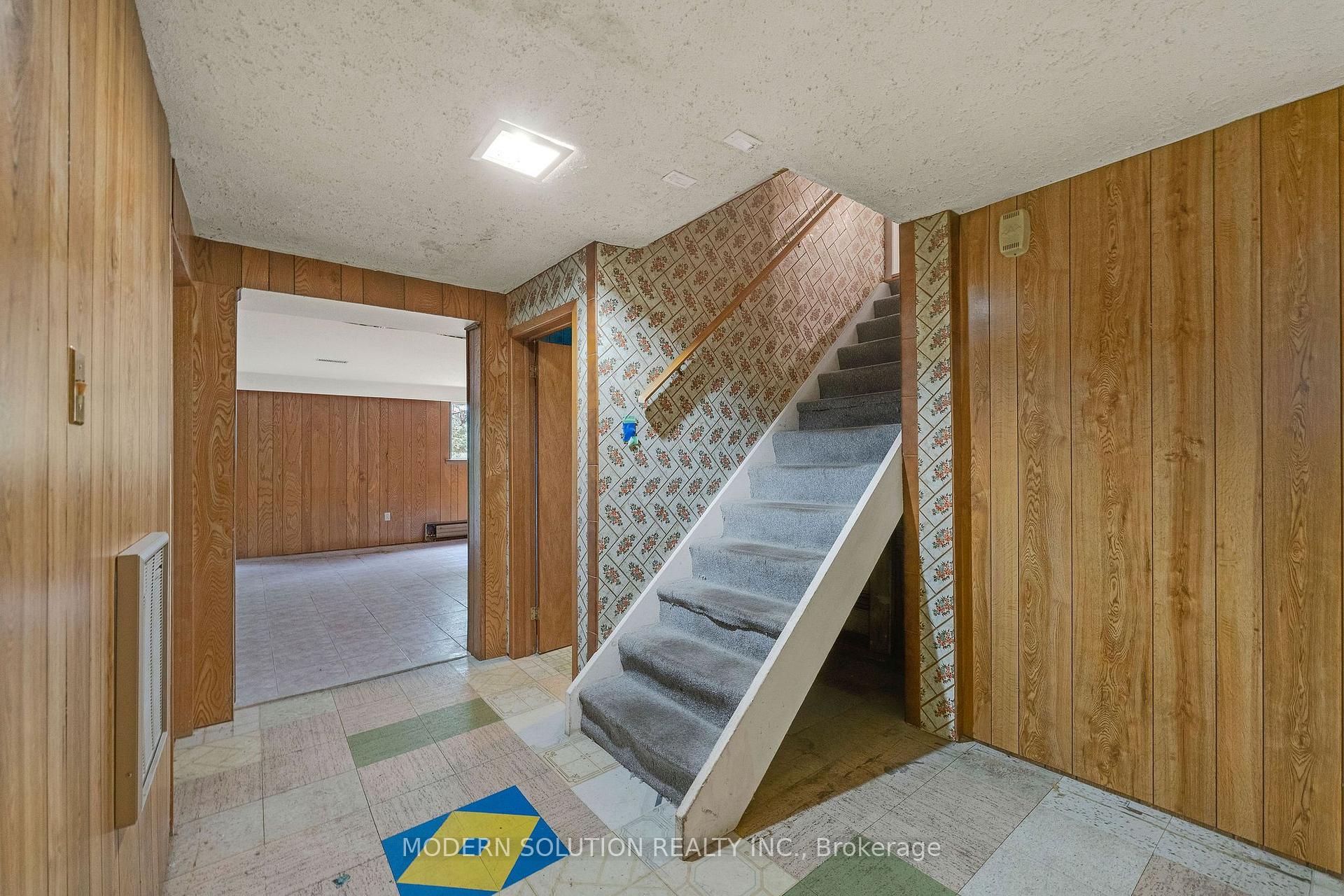 Photo 23 of 114 Elmcrest Road, Etobicoke, Eringate-Centennial-West Deane — HOMEH