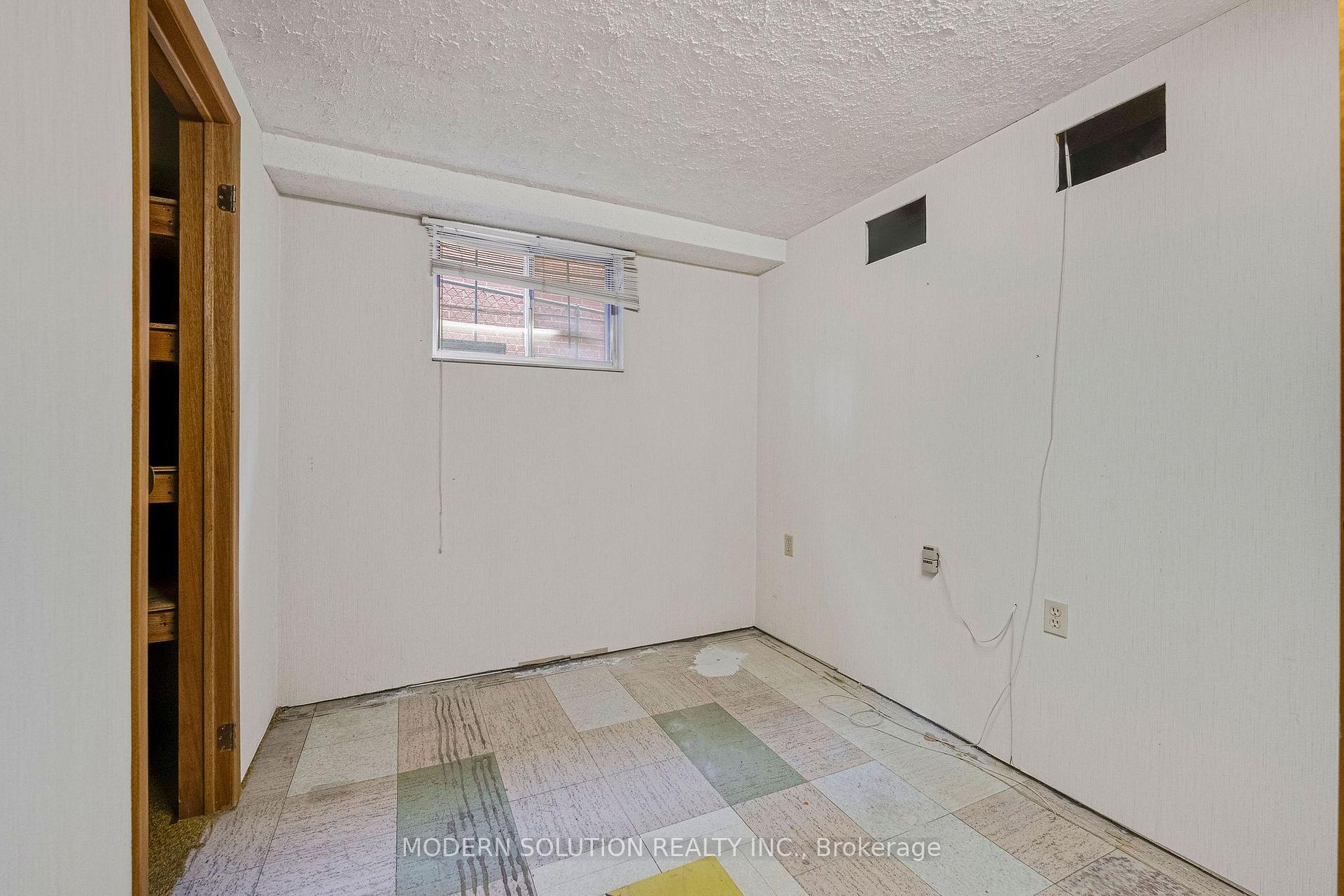 Photo 27 of 114 Elmcrest Road, Etobicoke, Eringate-Centennial-West Deane — HOMEH