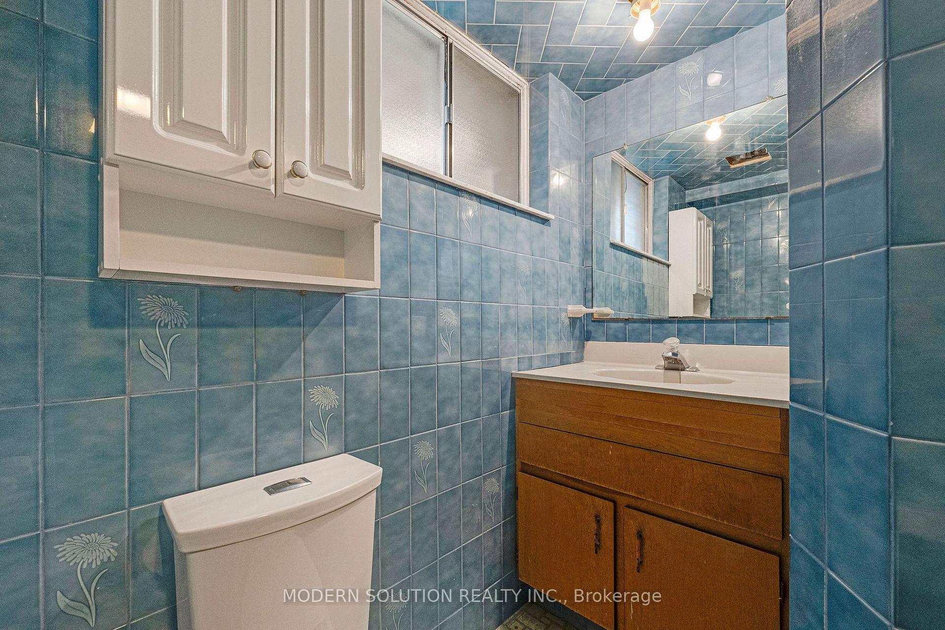 Photo 31 of 114 Elmcrest Road, Etobicoke, Eringate-Centennial-West Deane — HOMEH