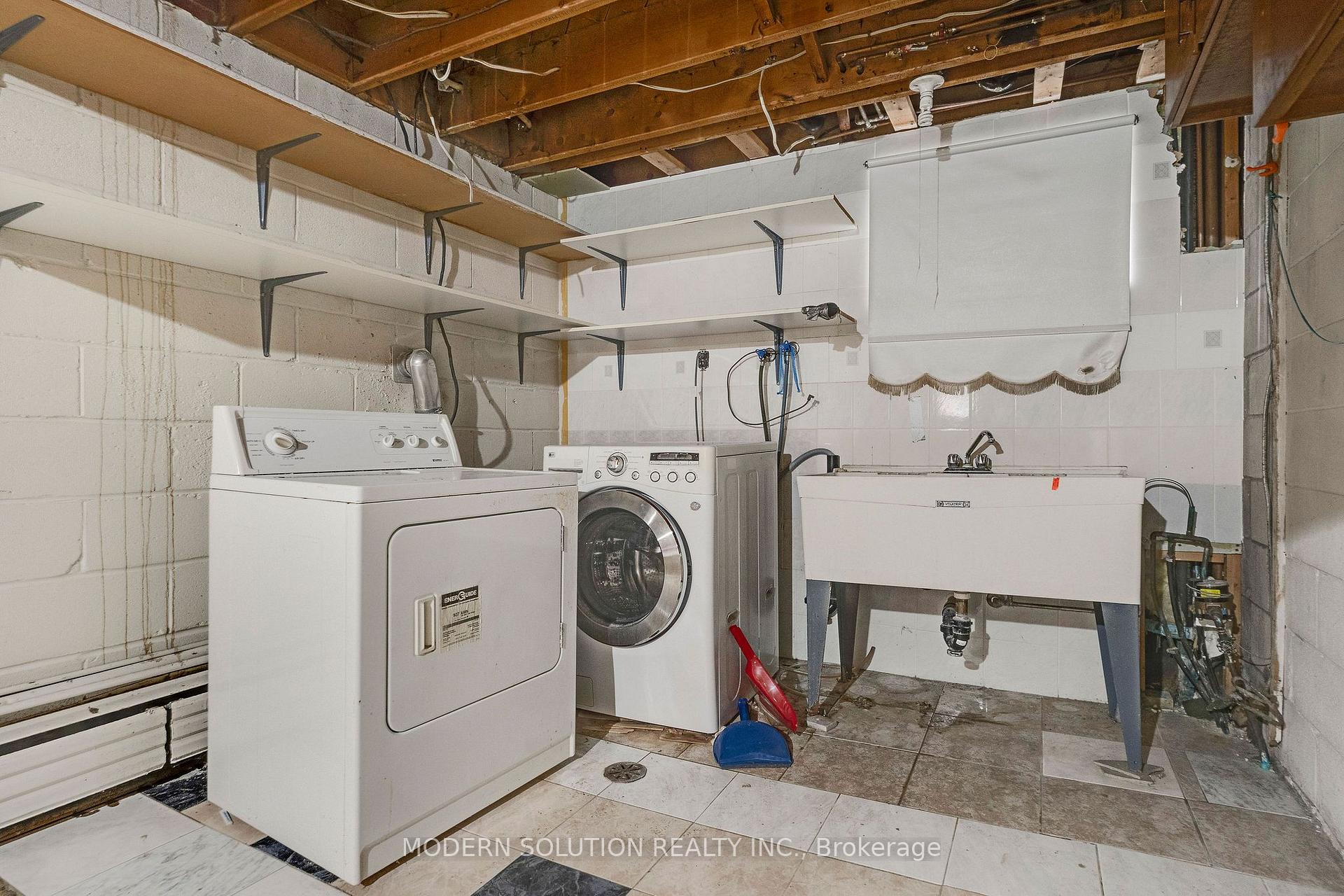Photo 33 of 114 Elmcrest Road, Etobicoke, Eringate-Centennial-West Deane — HOMEH