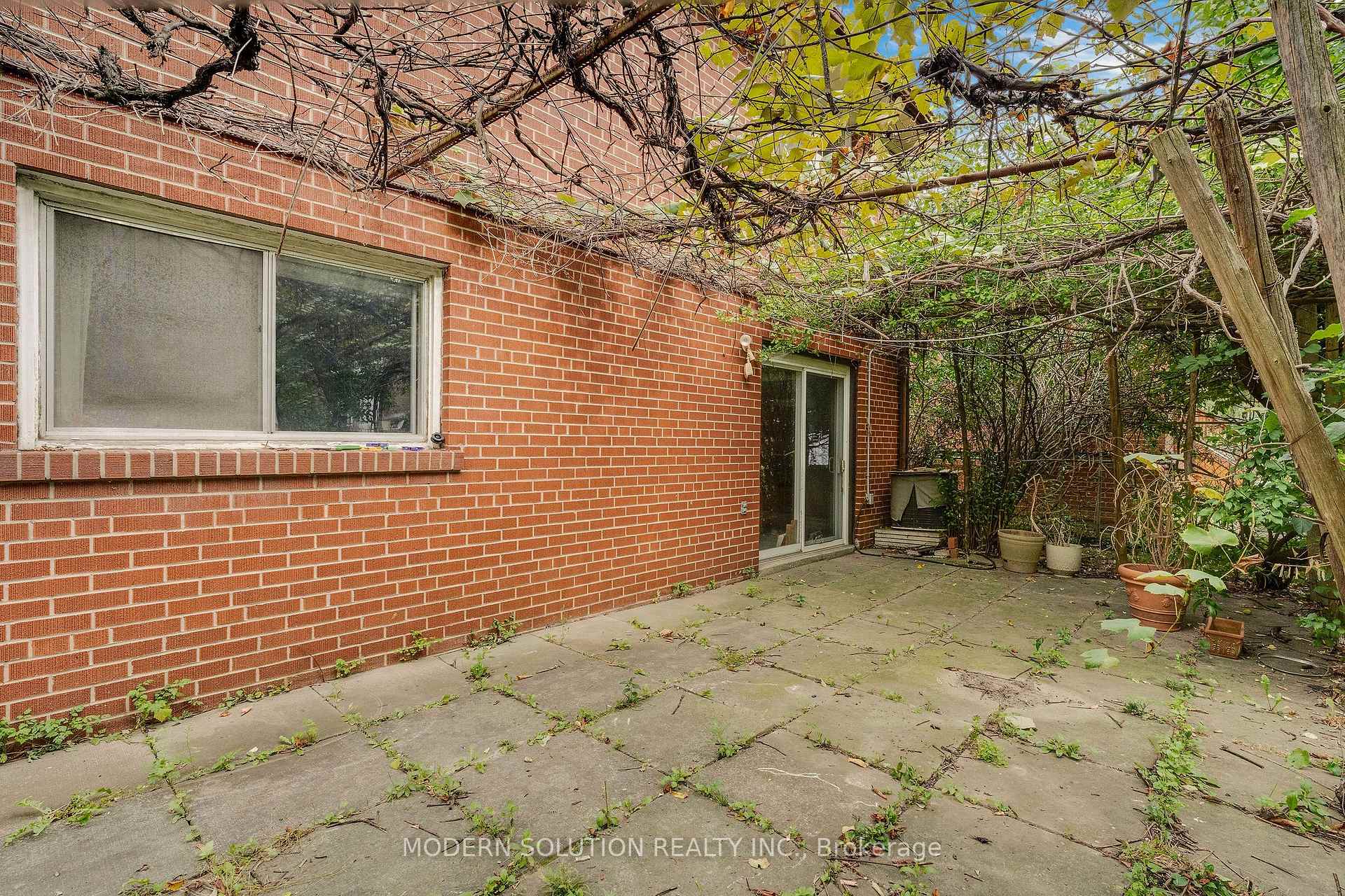 Photo 34 of 114 Elmcrest Road, Etobicoke, Eringate-Centennial-West Deane — HOMEH