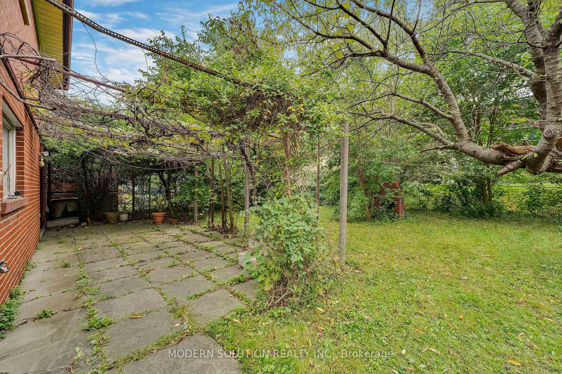 Photo 36 of 114 Elmcrest Road, Etobicoke, Eringate-Centennial-West Deane — HOMEH