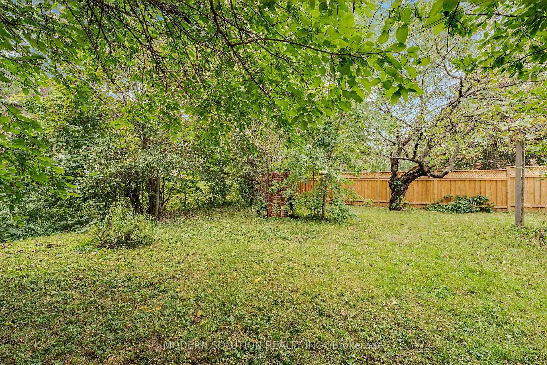Photo 38 of 114 Elmcrest Road, Etobicoke, Eringate-Centennial-West Deane — HOMEH