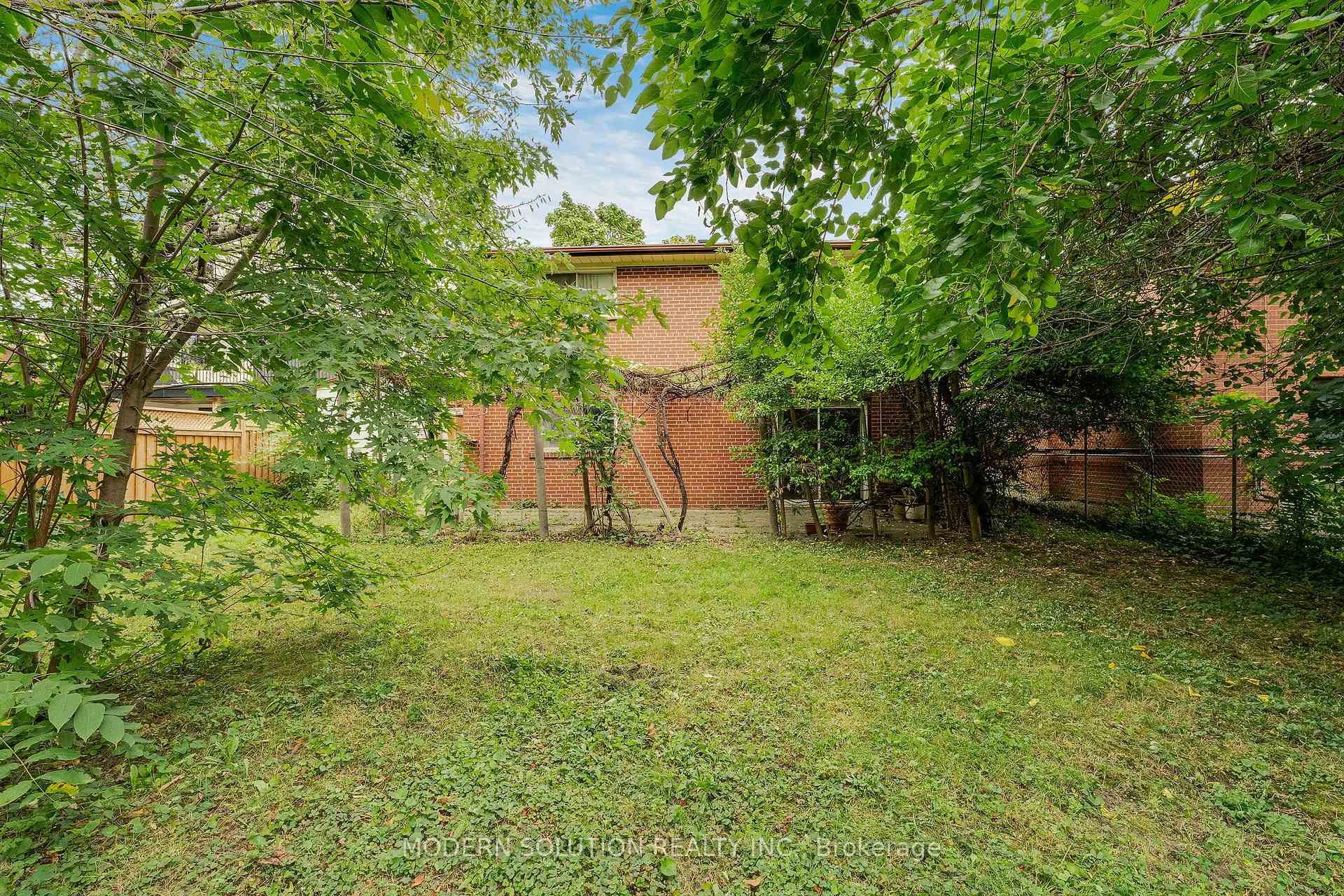 Photo 39 of 114 Elmcrest Road, Etobicoke, Eringate-Centennial-West Deane — HOMEH