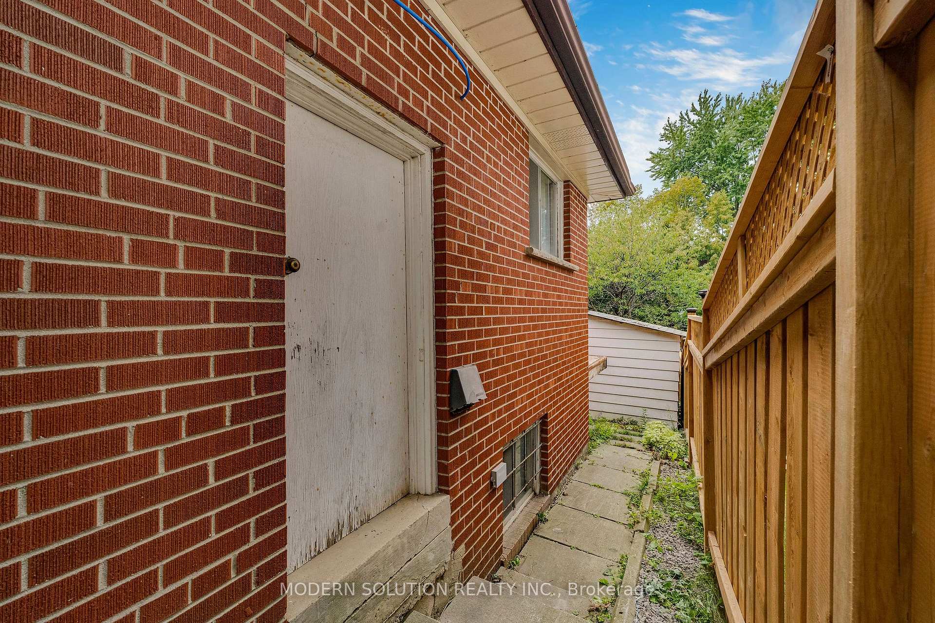Photo 40 of 114 Elmcrest Road, Etobicoke, Eringate-Centennial-West Deane — HOMEH