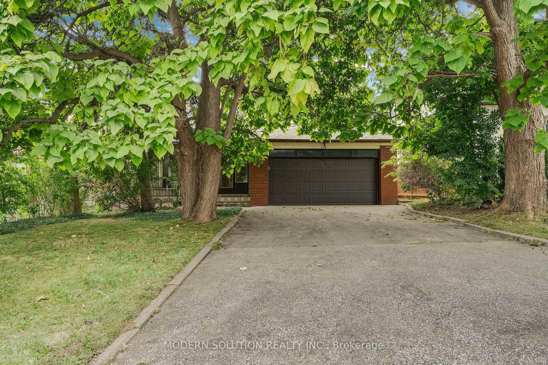 Photo 41 of 114 Elmcrest Road, Etobicoke, Eringate-Centennial-West Deane — HOMEH