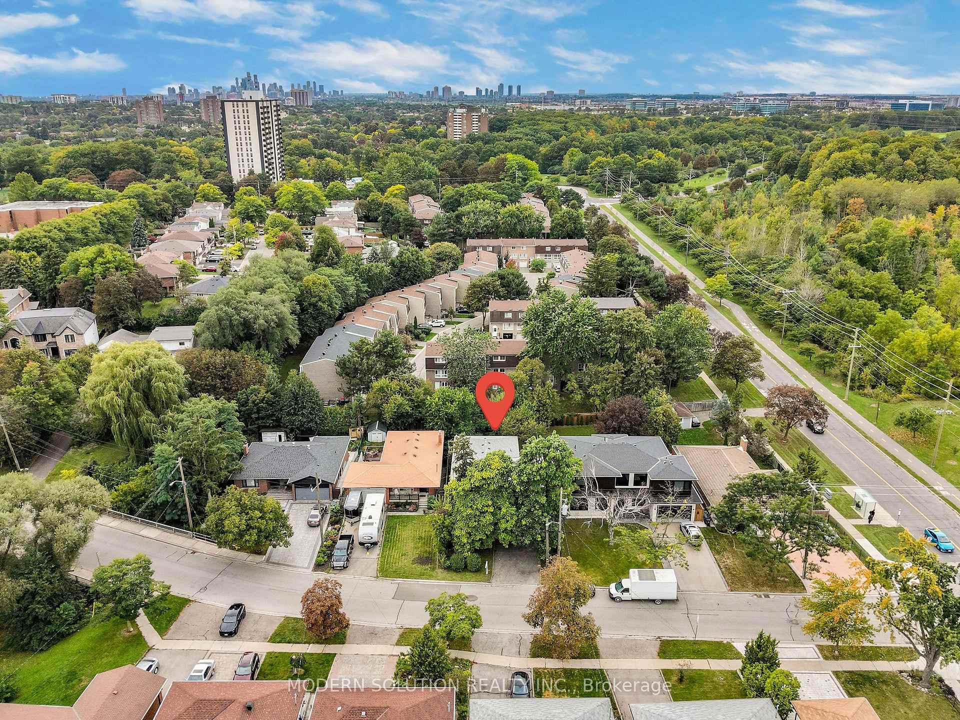 Photo 42 of 114 Elmcrest Road, Etobicoke, Eringate-Centennial-West Deane — HOMEH