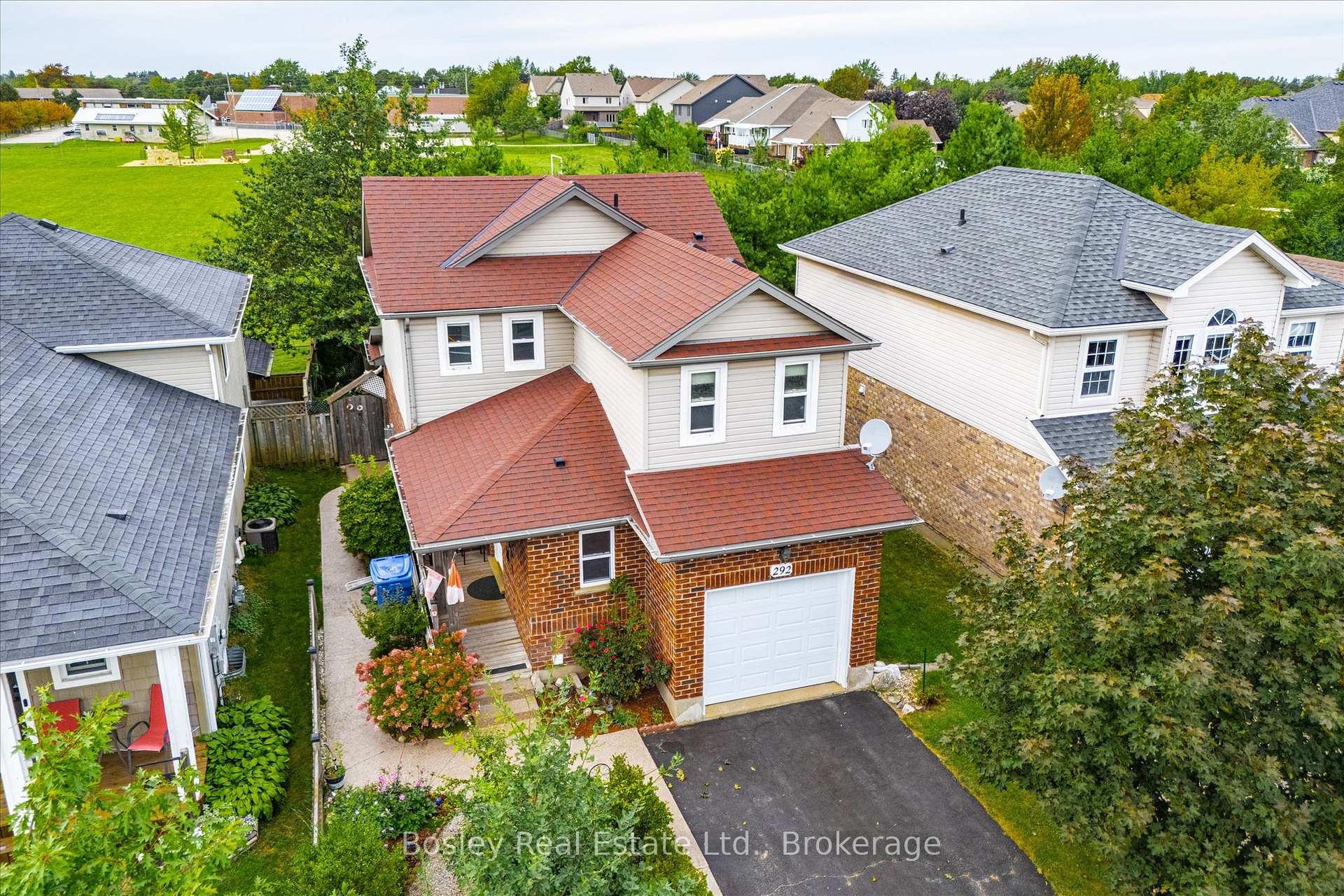 Photo 2 of 292 Millburn Boulevard, Centre Wellington, Fergus — HOMEH