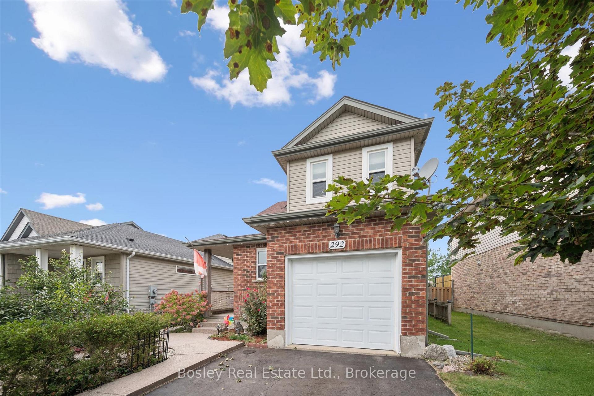 Photo 4 of 292 Millburn Boulevard, Centre Wellington, Fergus — HOMEH