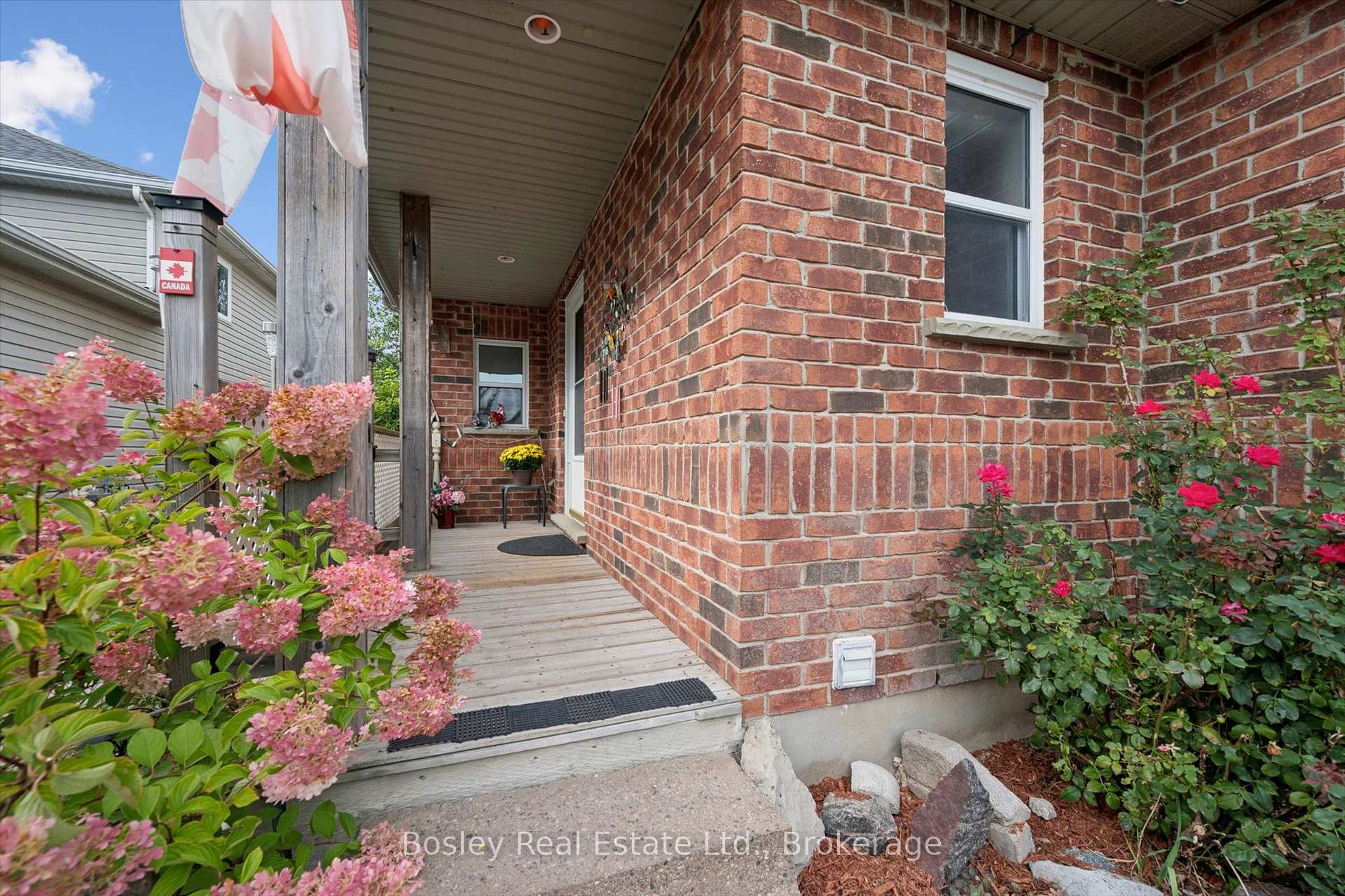 Photo 6 of 292 Millburn Boulevard, Centre Wellington, Fergus — HOMEH