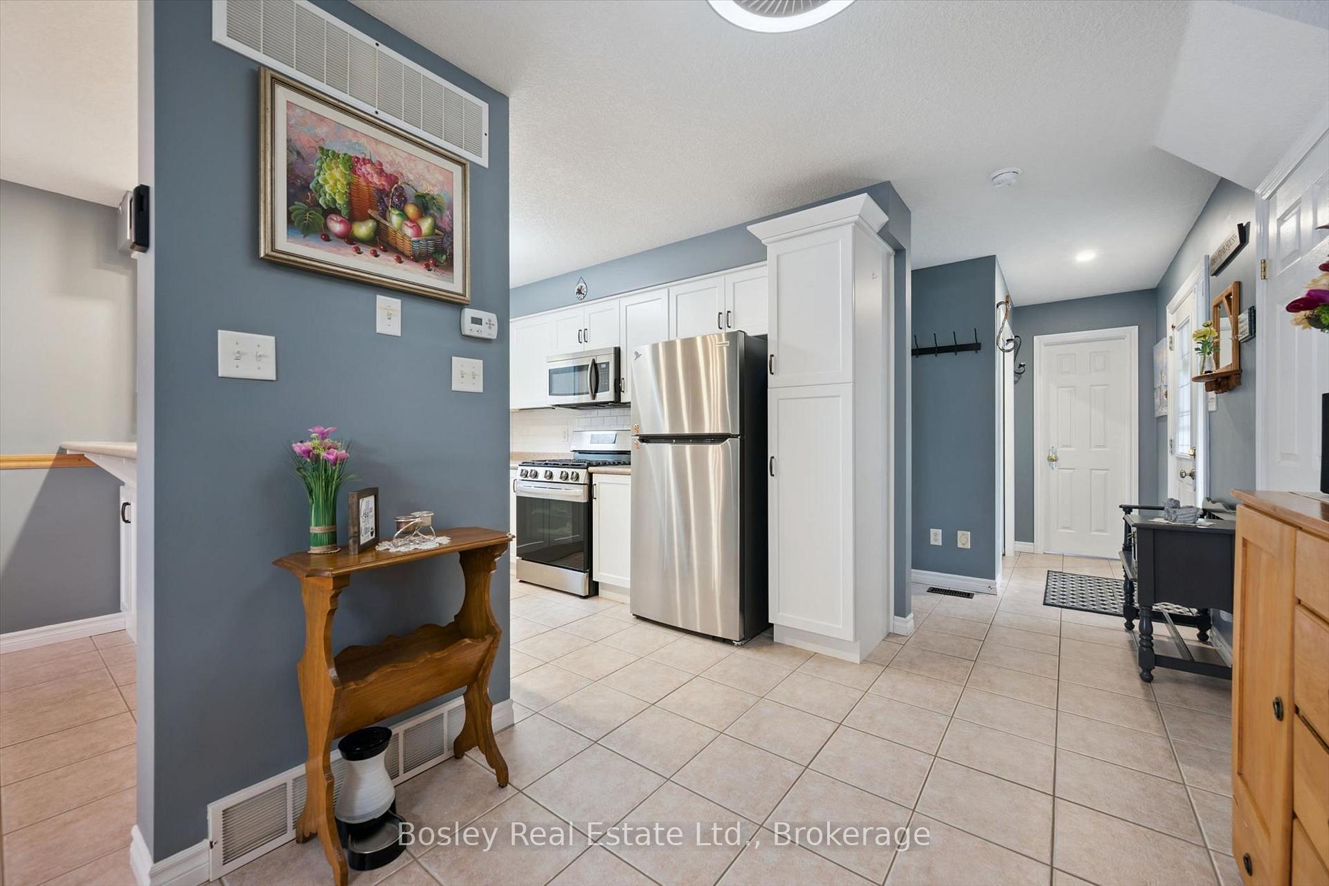 Photo 10 of 292 Millburn Boulevard, Centre Wellington, Fergus — HOMEH
