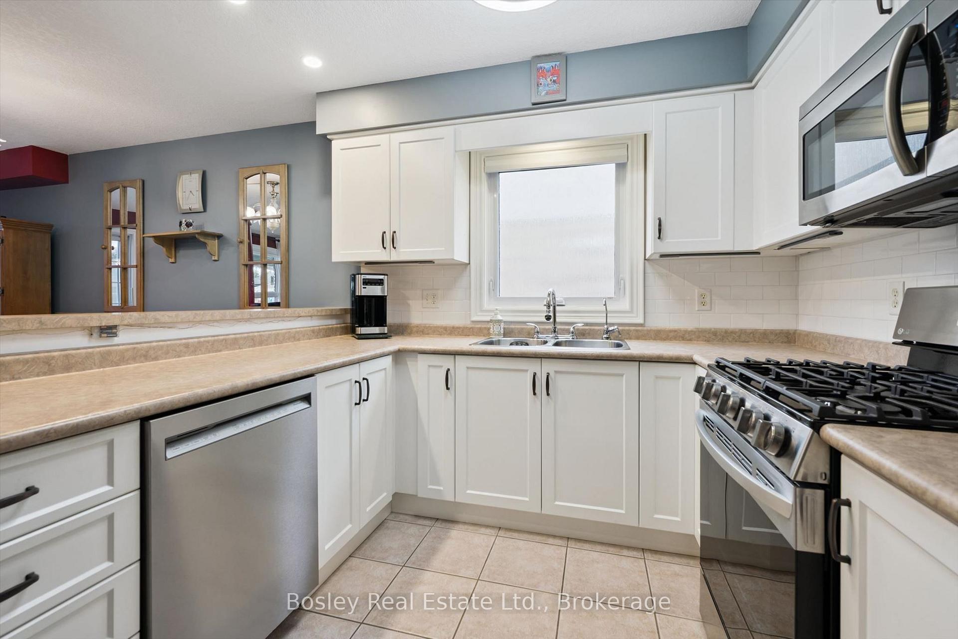 Photo 11 of 292 Millburn Boulevard, Centre Wellington, Fergus — HOMEH
