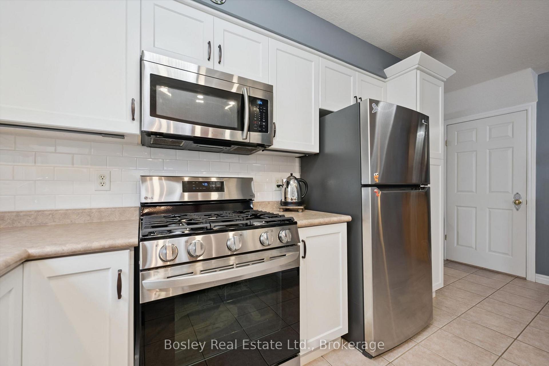 Photo 12 of 292 Millburn Boulevard, Centre Wellington, Fergus — HOMEH