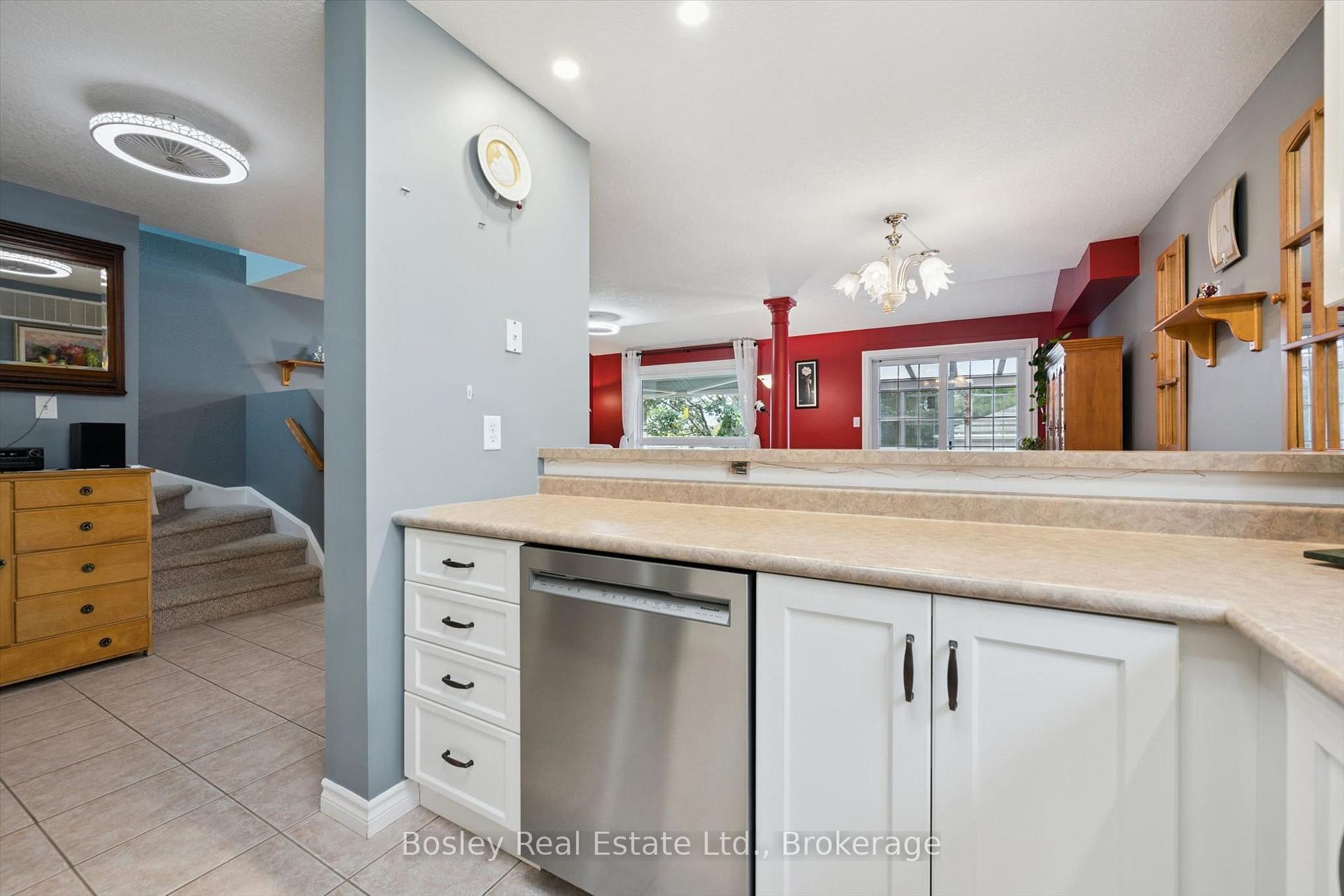 Photo 13 of 292 Millburn Boulevard, Centre Wellington, Fergus — HOMEH