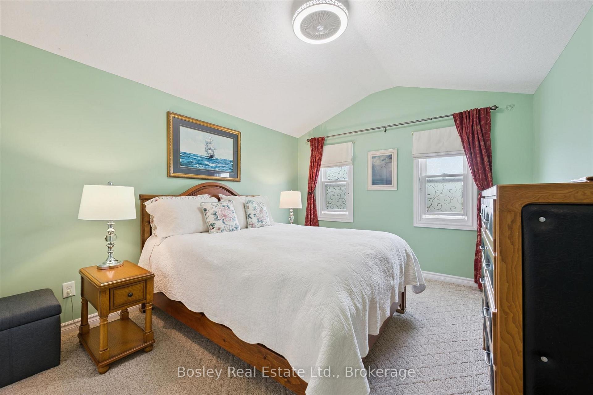 Photo 24 of 292 Millburn Boulevard, Centre Wellington, Fergus — HOMEH