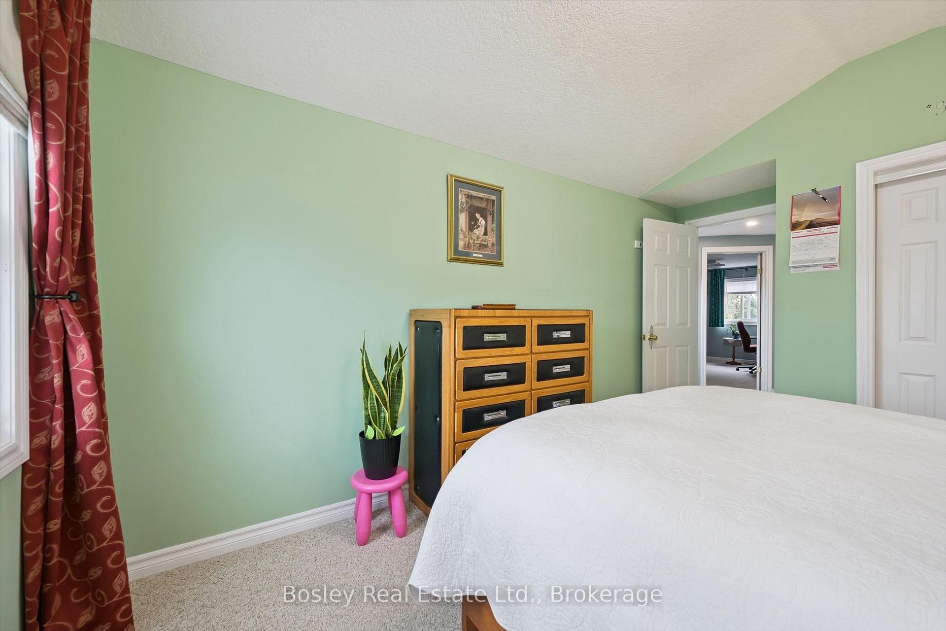 Photo 25 of 292 Millburn Boulevard, Centre Wellington, Fergus — HOMEH