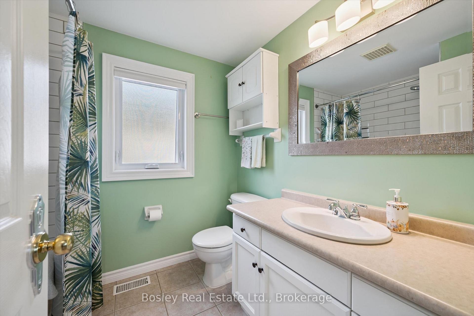 Photo 28 of 292 Millburn Boulevard, Centre Wellington, Fergus — HOMEH