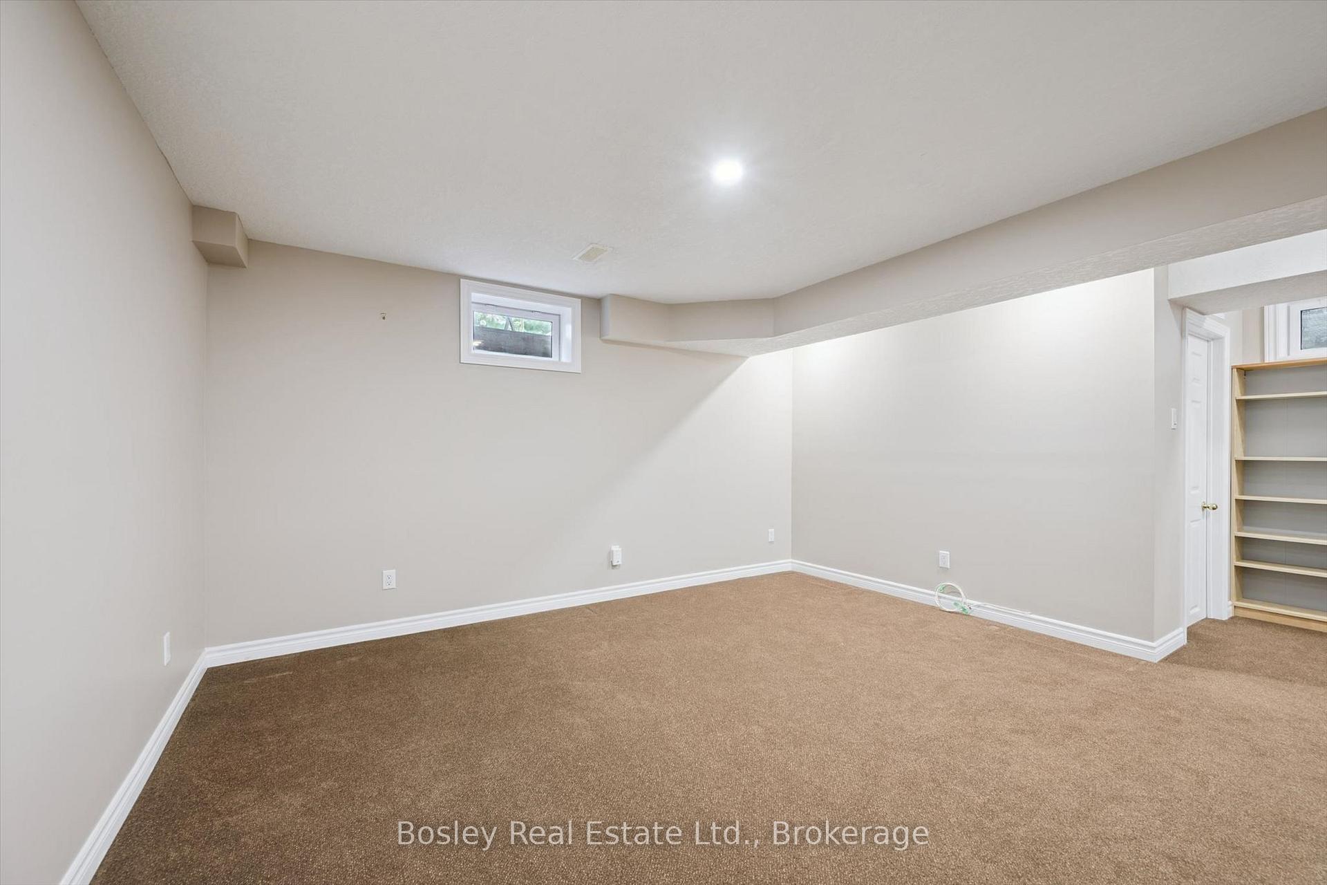 Photo 30 of 292 Millburn Boulevard, Centre Wellington, Fergus — HOMEH