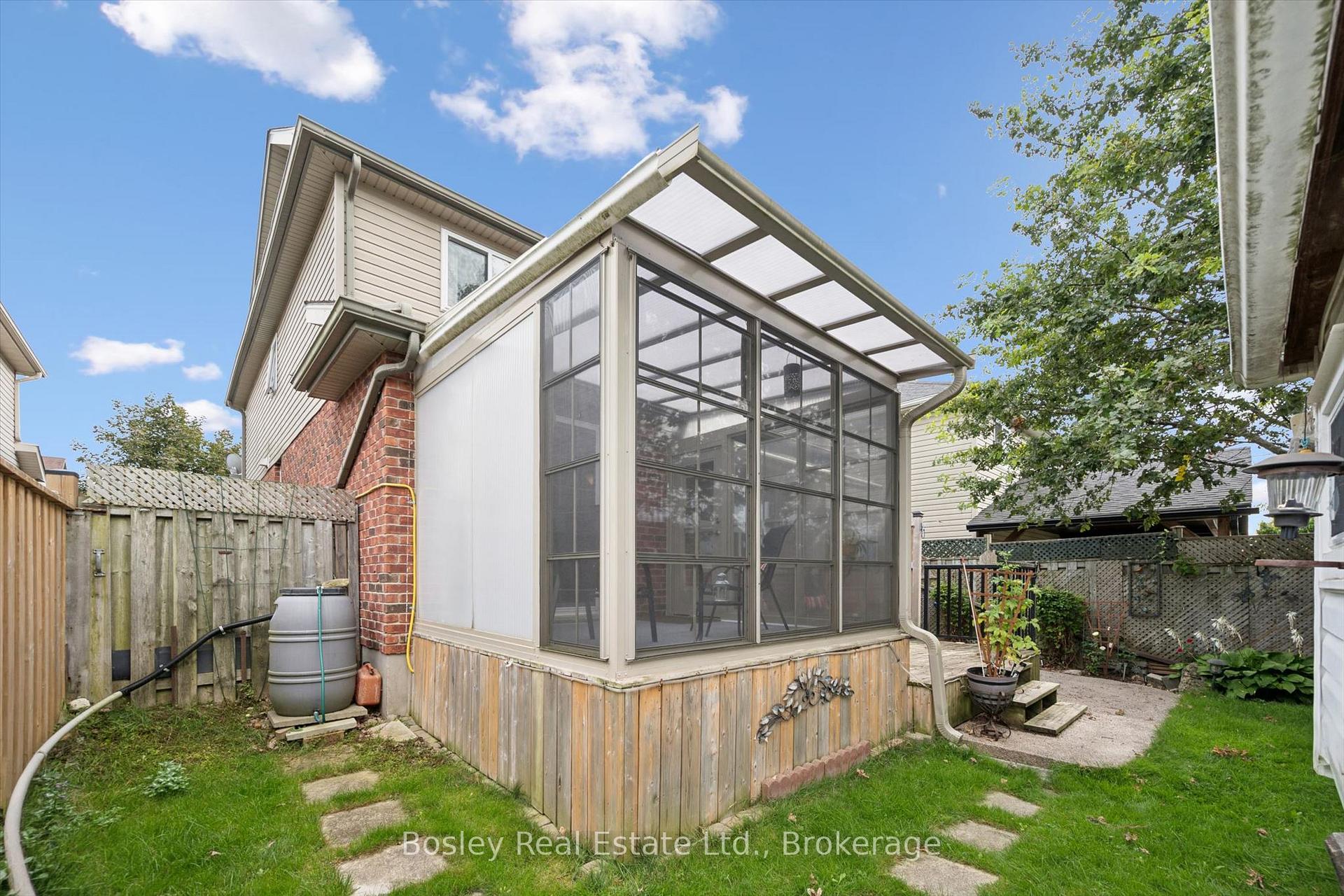 Photo 37 of 292 Millburn Boulevard, Centre Wellington, Fergus — HOMEH
